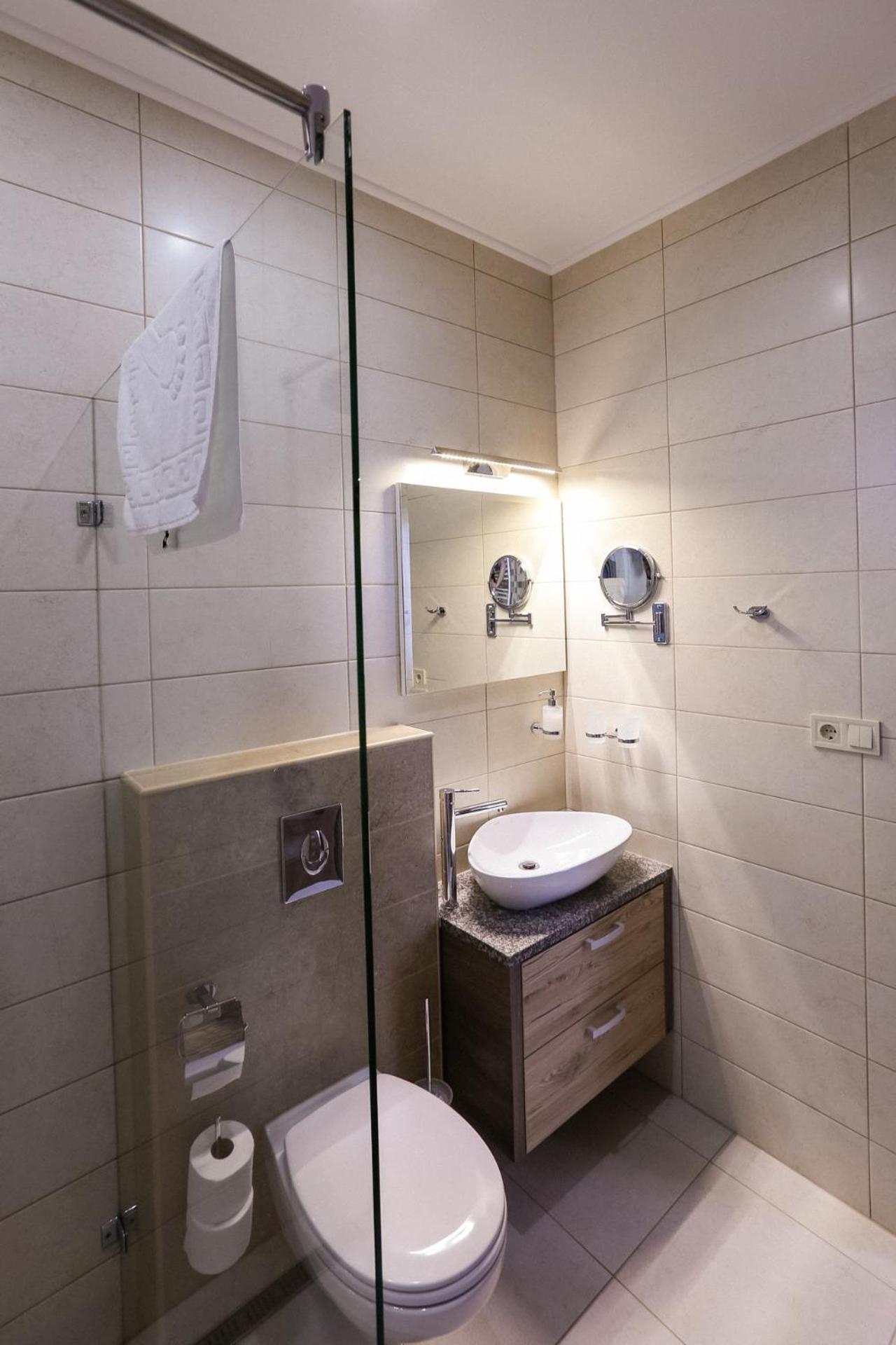 Deluxe Double or Twin Room - Photo 6