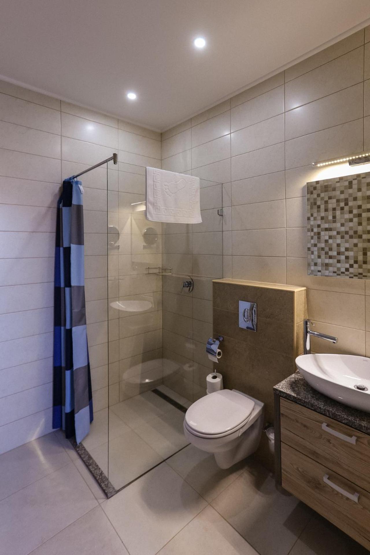 Deluxe Double or Twin Room - Photo 7
