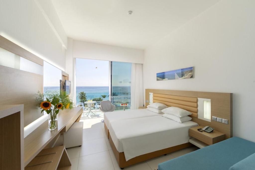 Twin Room with Sea View