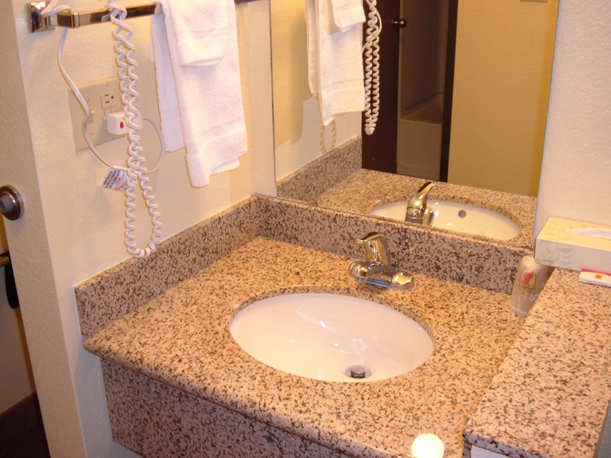 King Room - Non-Smoking - Photo 2