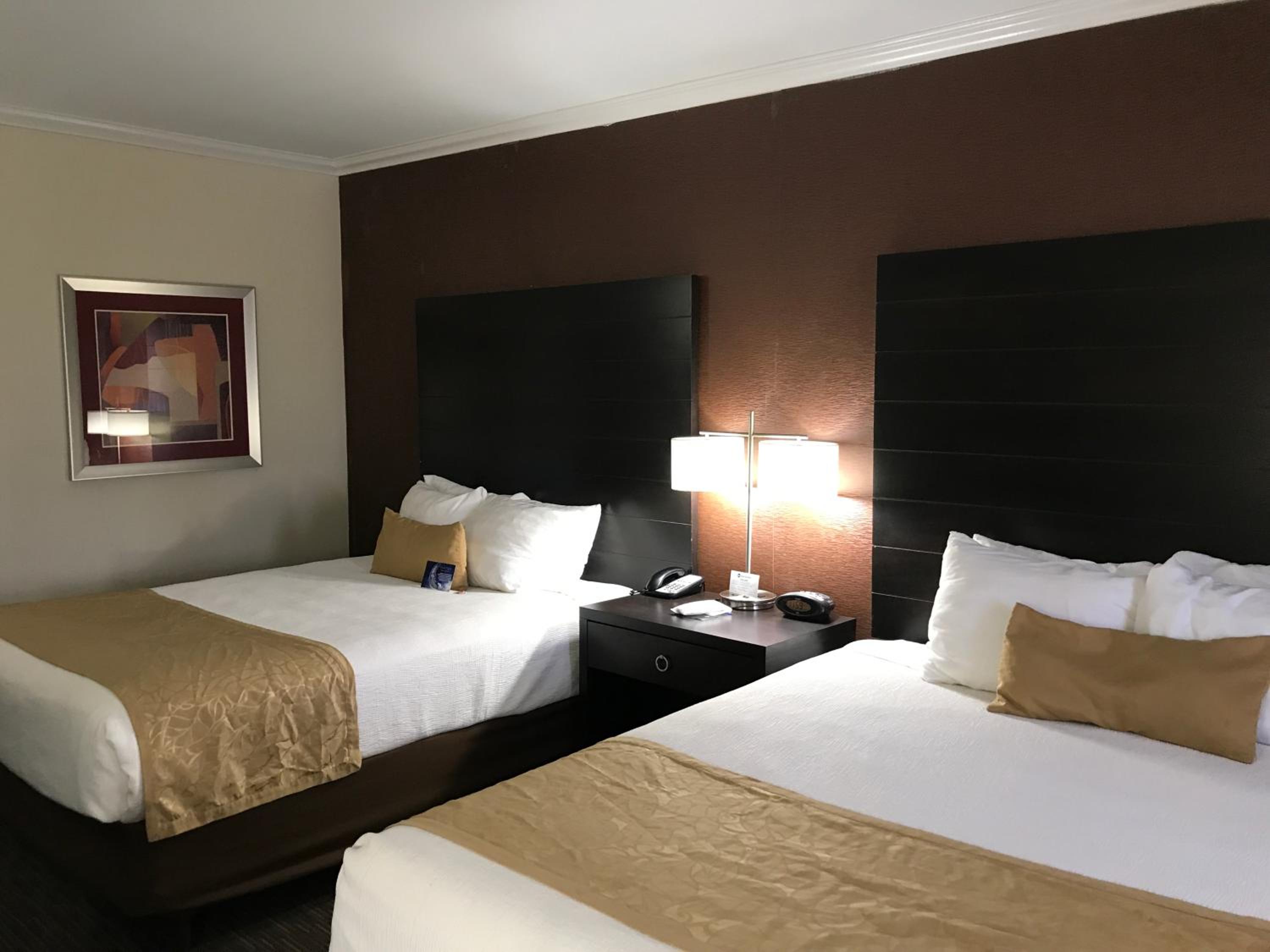 Queen Room with Two Queen Beds - Non-Smoking - Photo 3