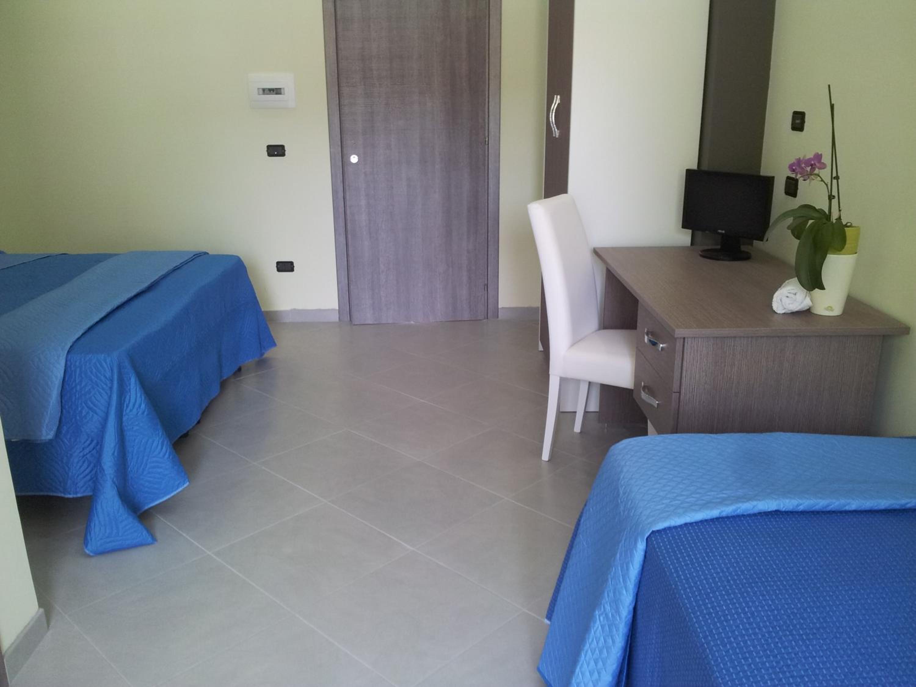 Triple Room with Balcony - Photo 2