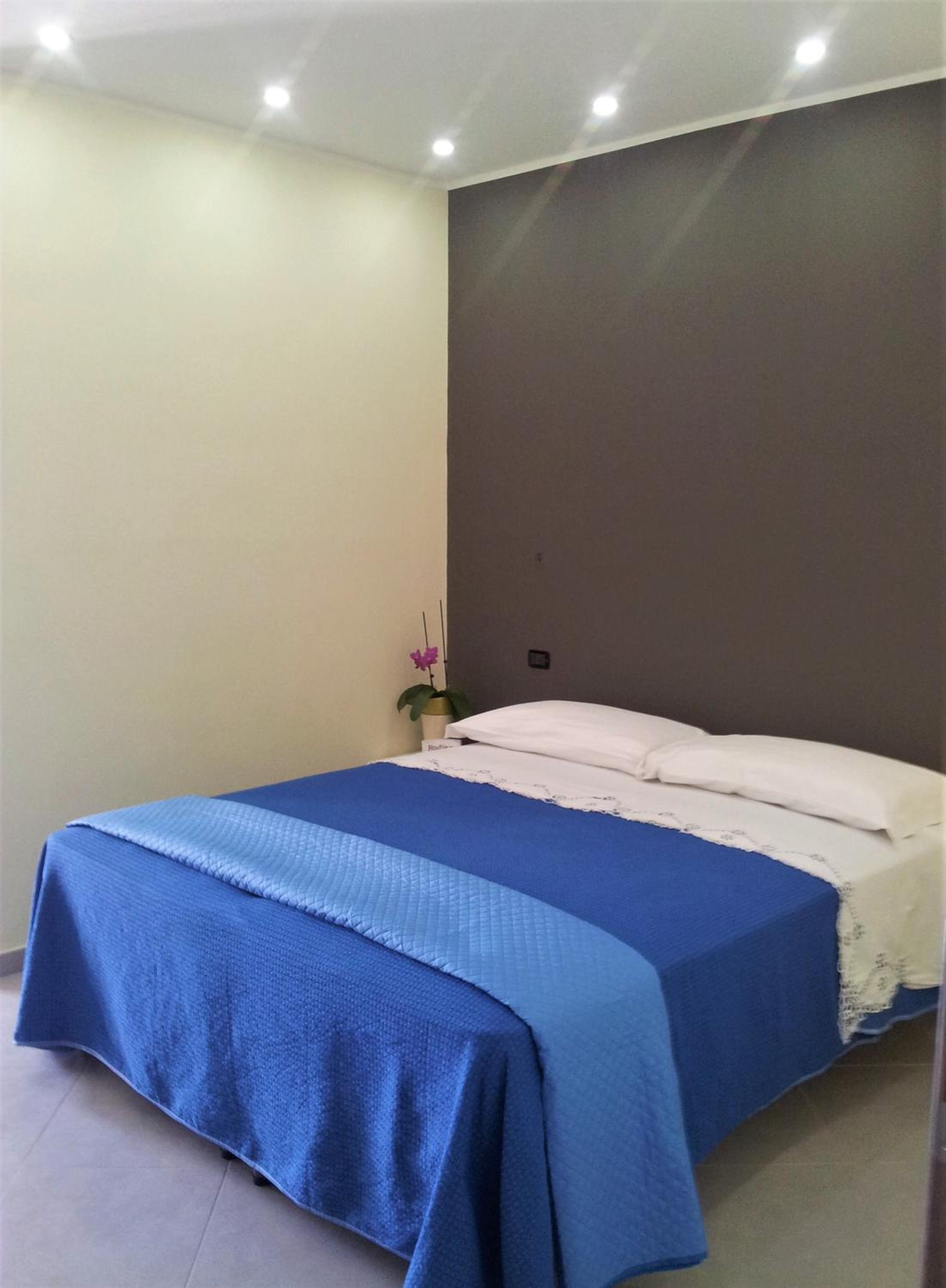 Double Room with Balcony - Photo 3