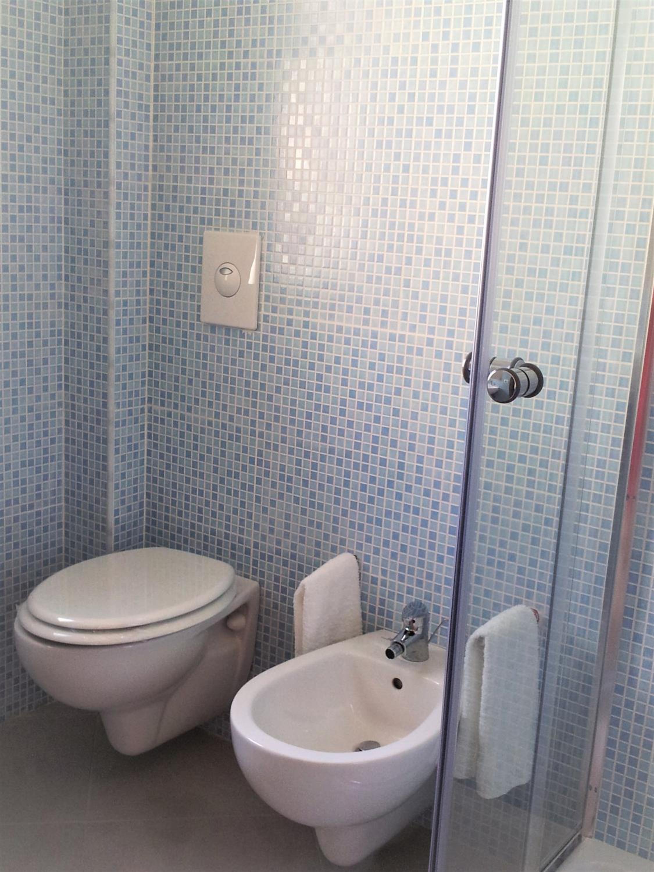 Double Room with Balcony - Photo 4