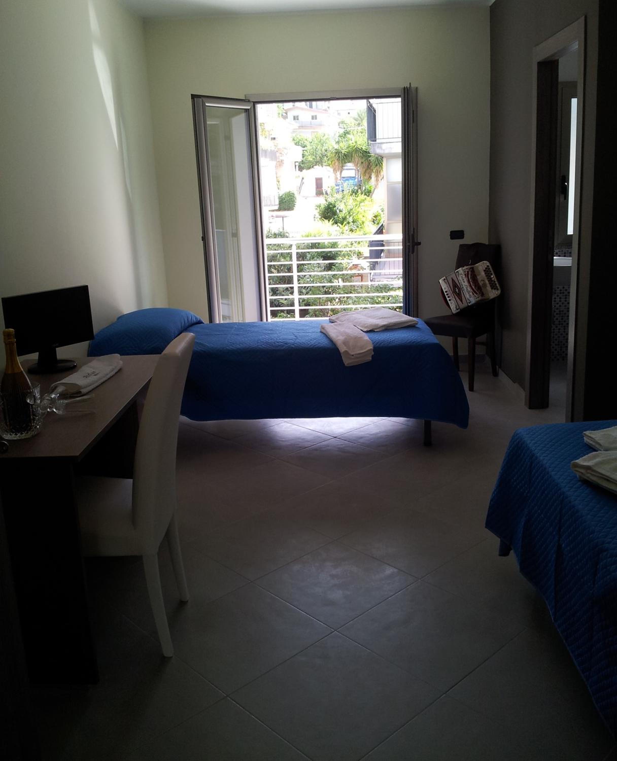 Triple Room with Balcony - Photo 1