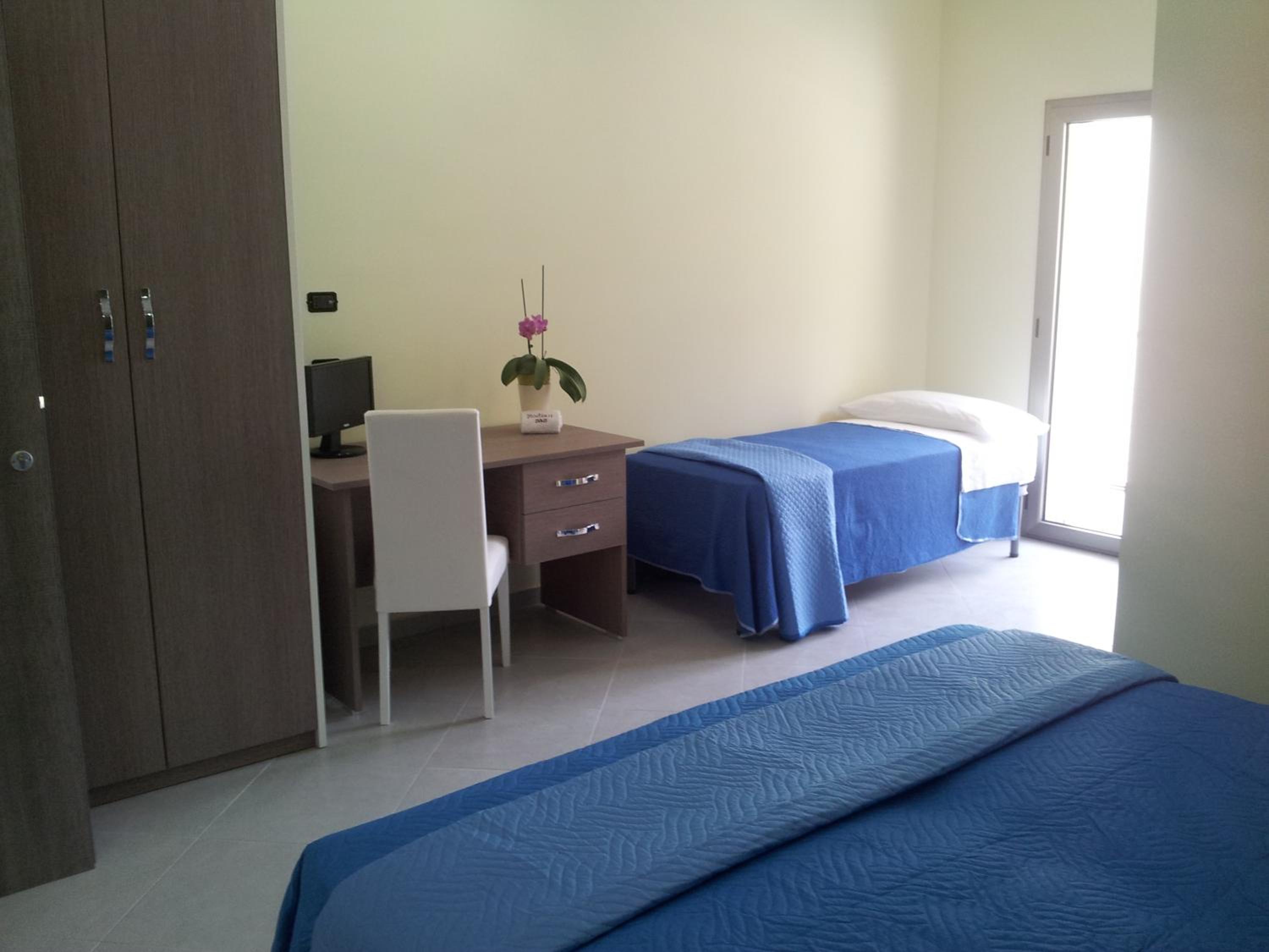Triple Room with Balcony - Photo 6