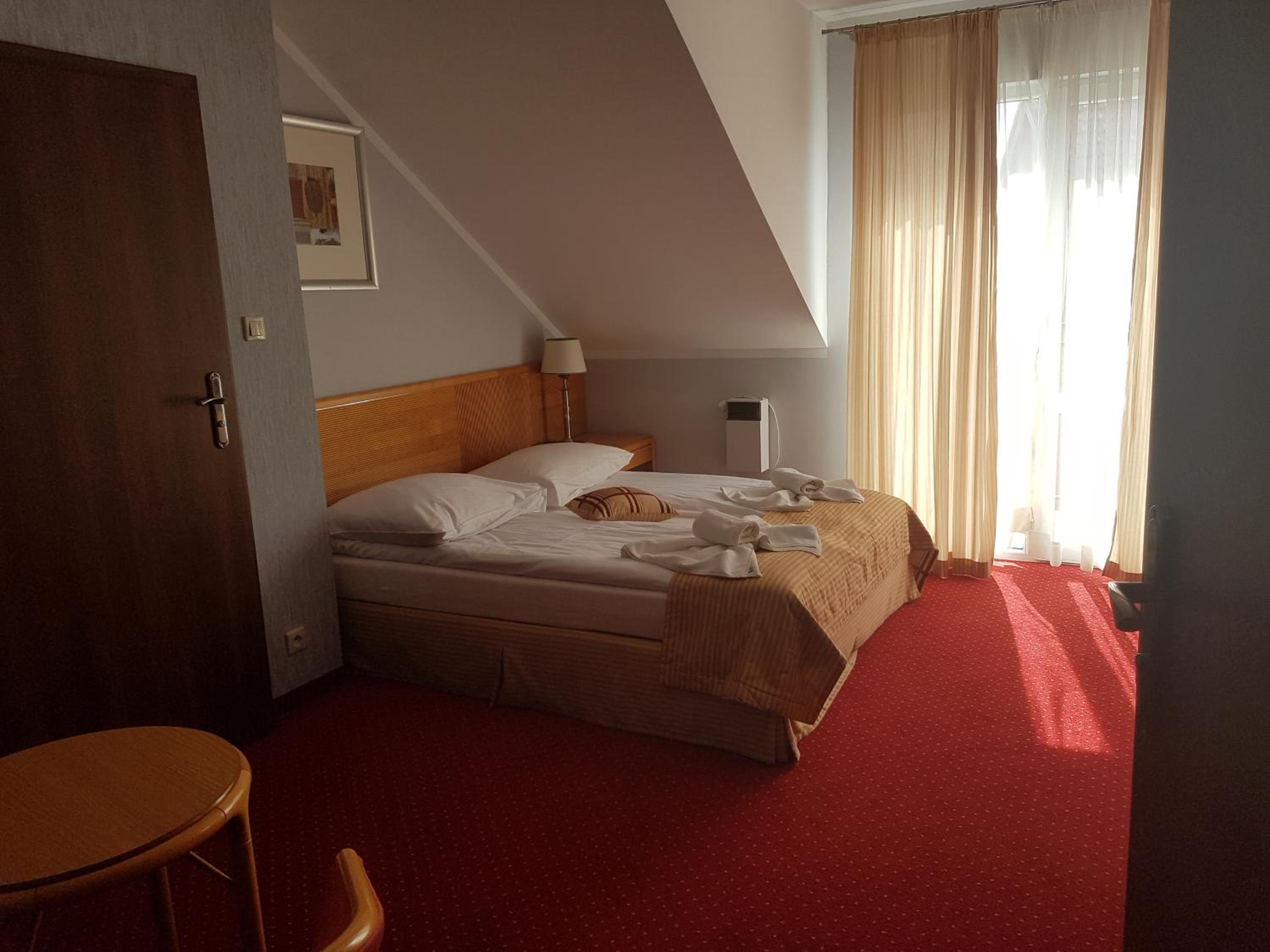Twin Room with Balcony - Photo 5