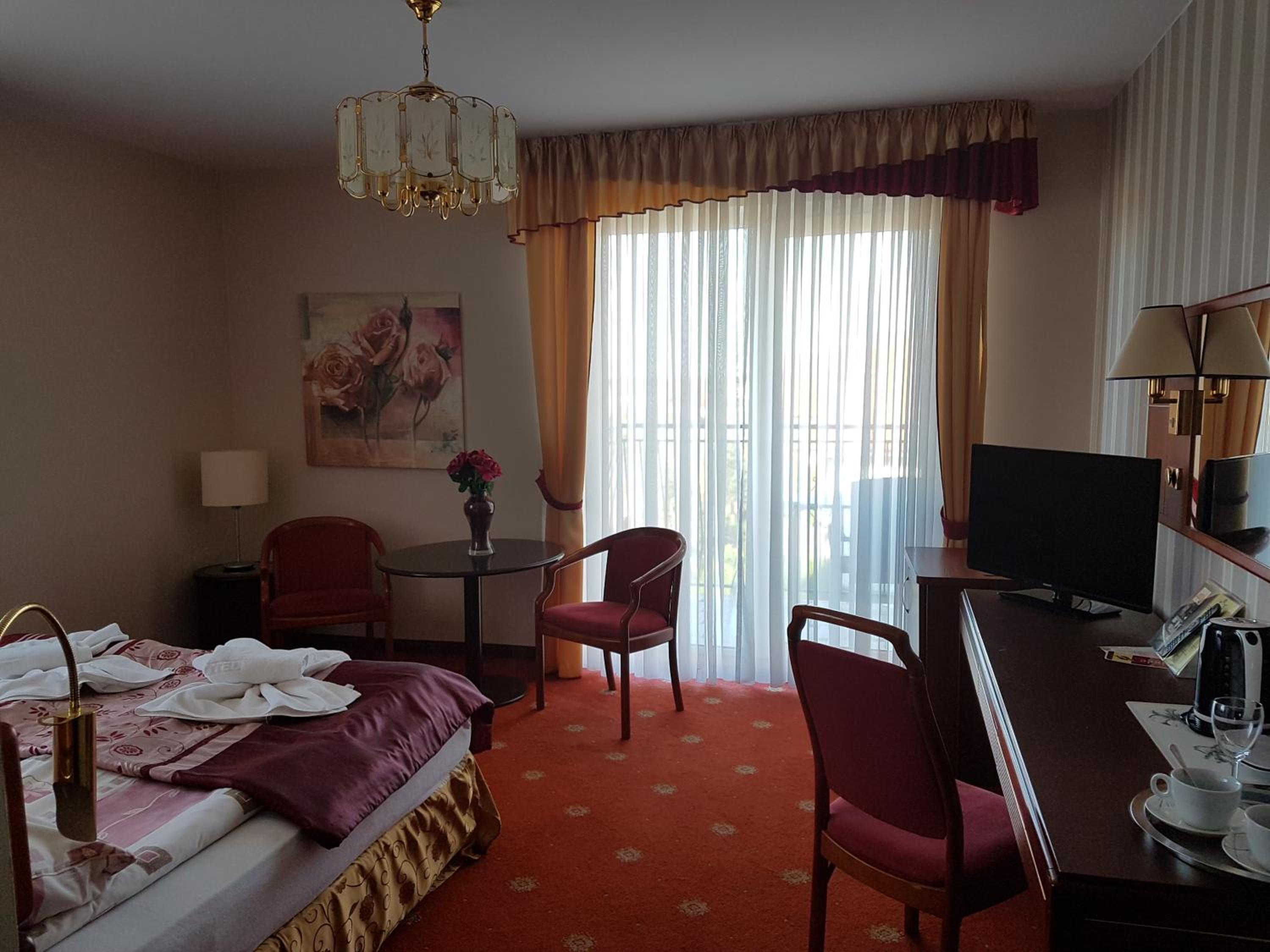 Deluxe Family Room - Photo 9
