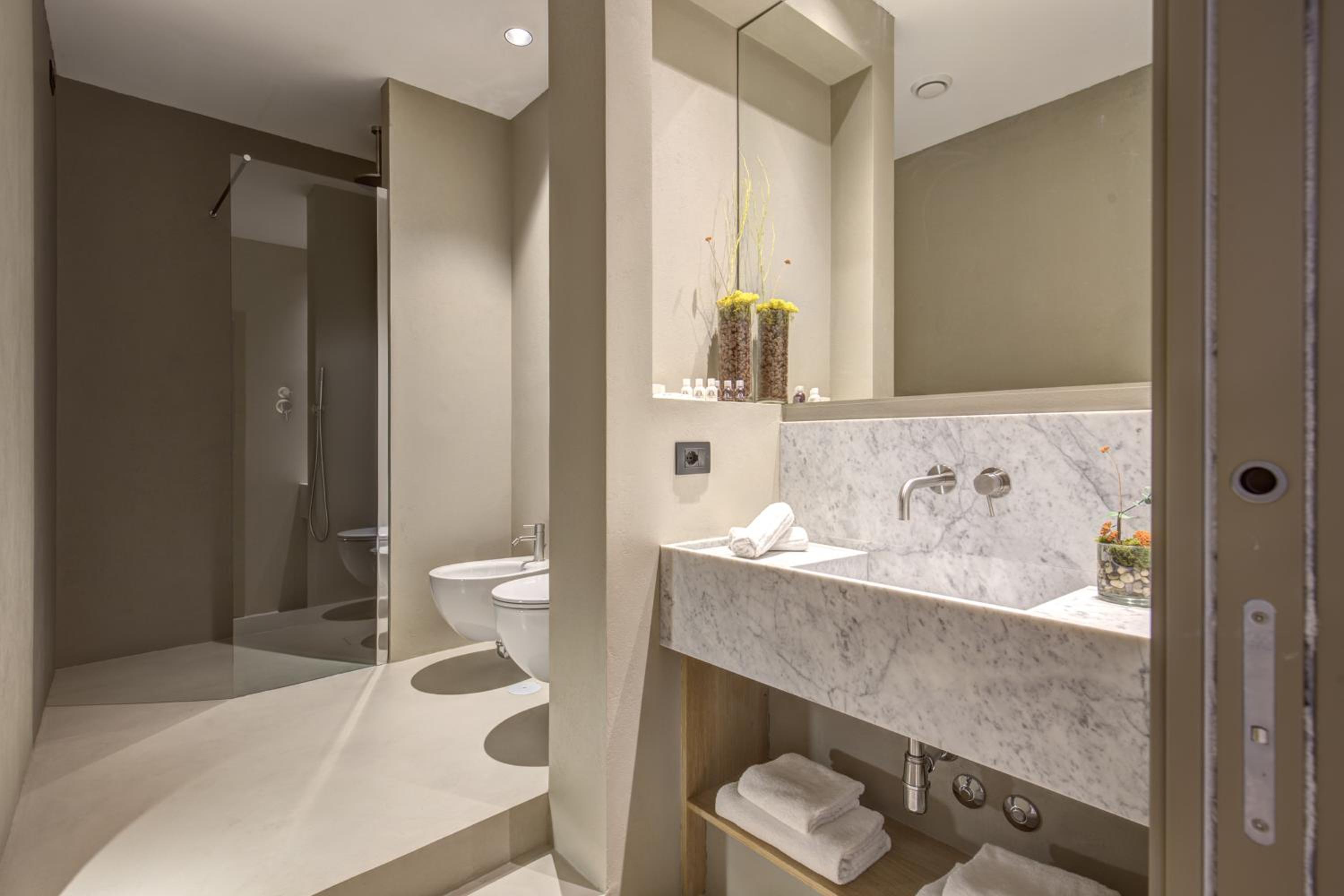 Deluxe King Room photo 2