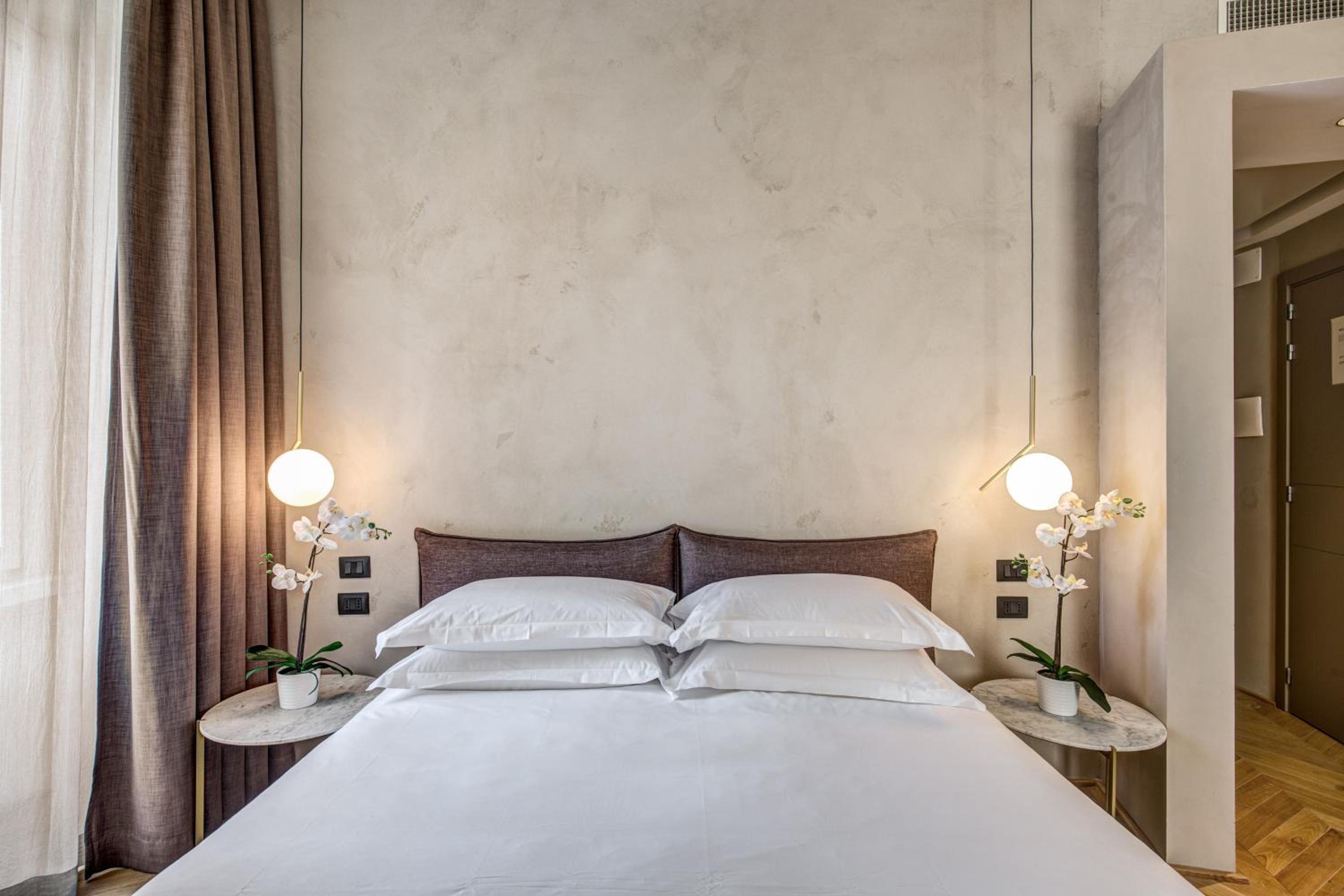 Deluxe King Room photo 1