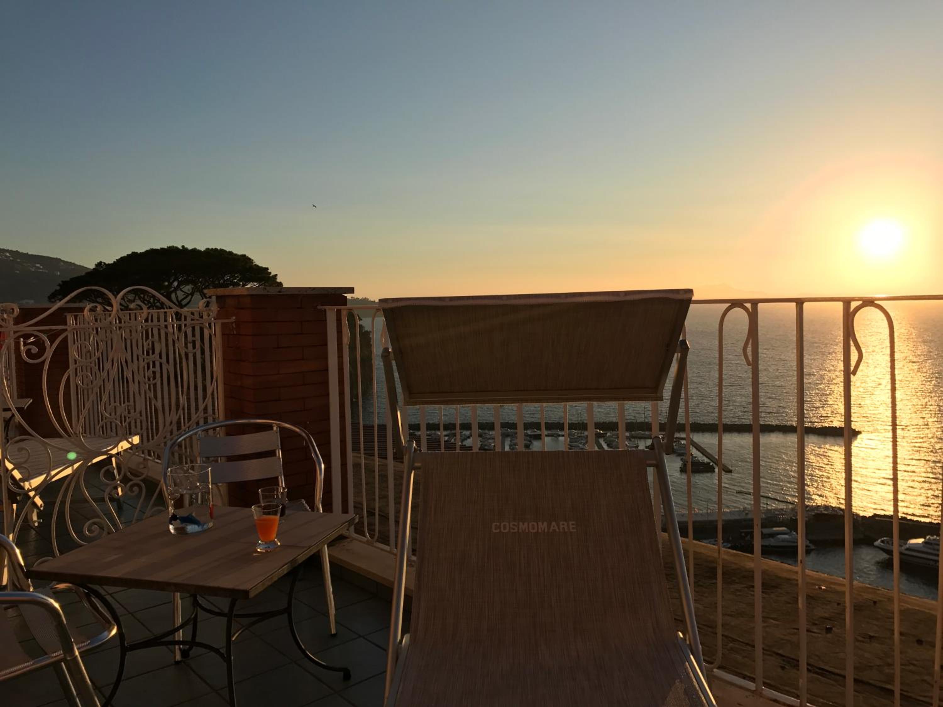Double or Twin Room with Sea View - Photo 5