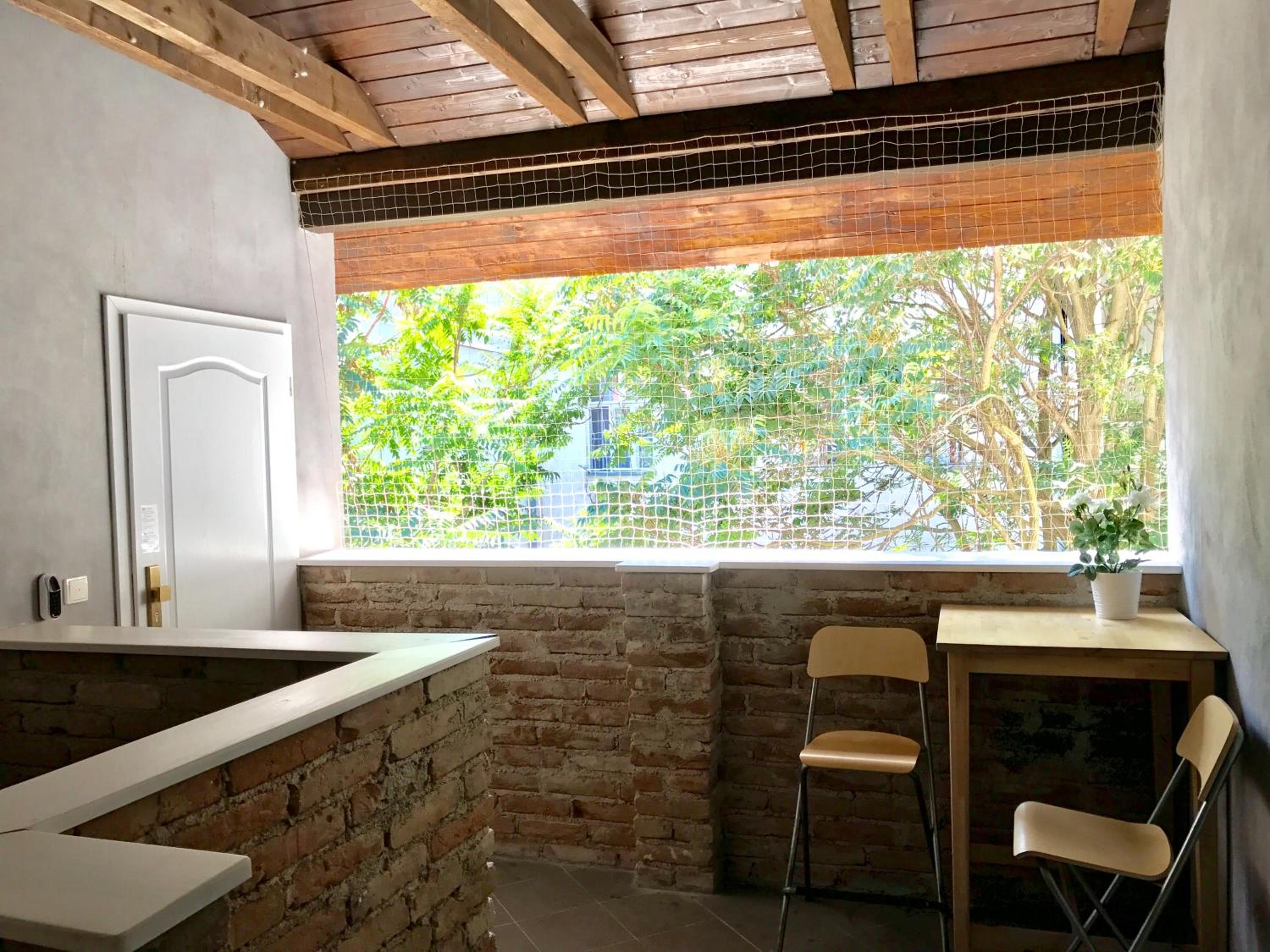 King room with Bath and Patio - Photo 8