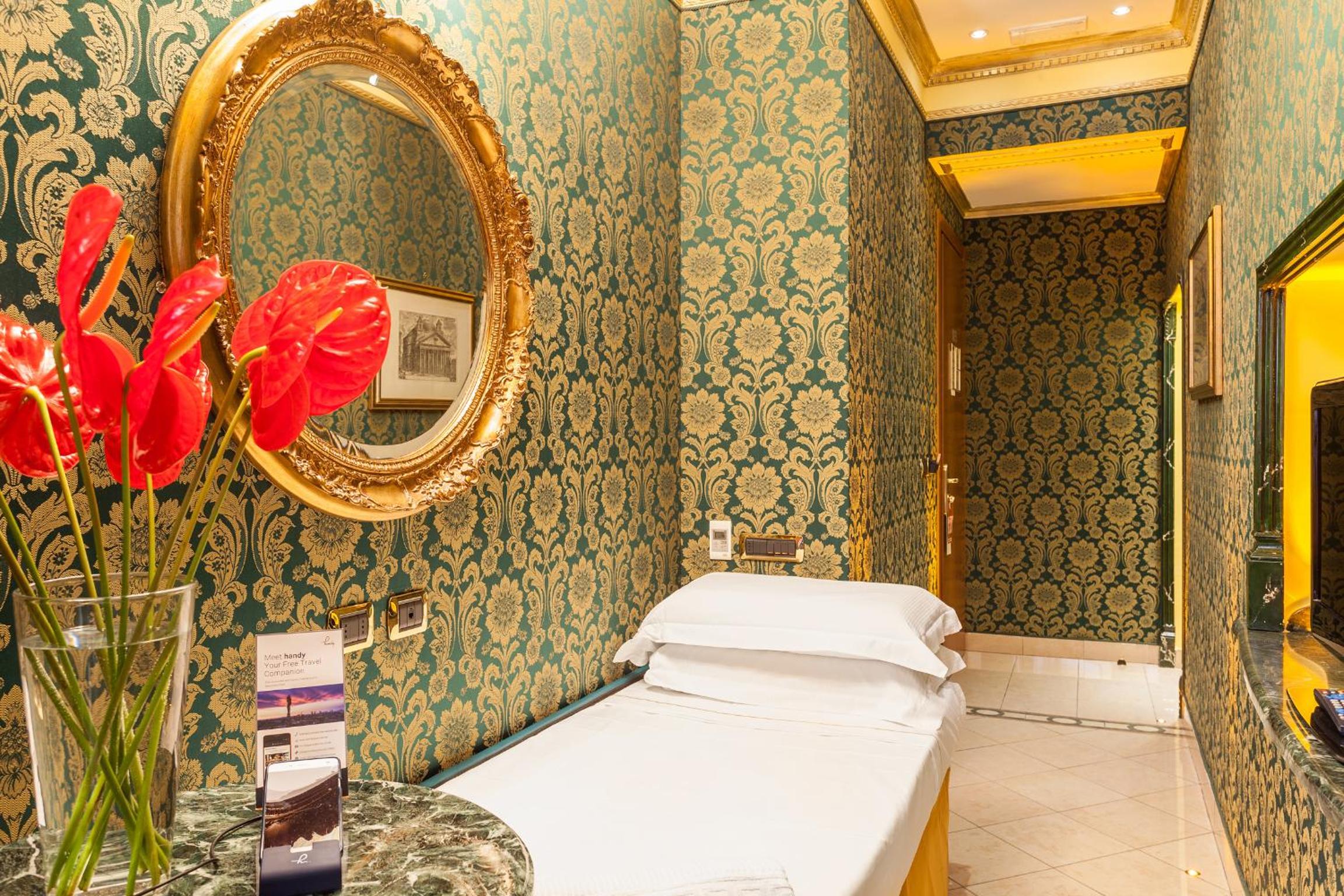 Luxury Quadruple Room thumbnail 6