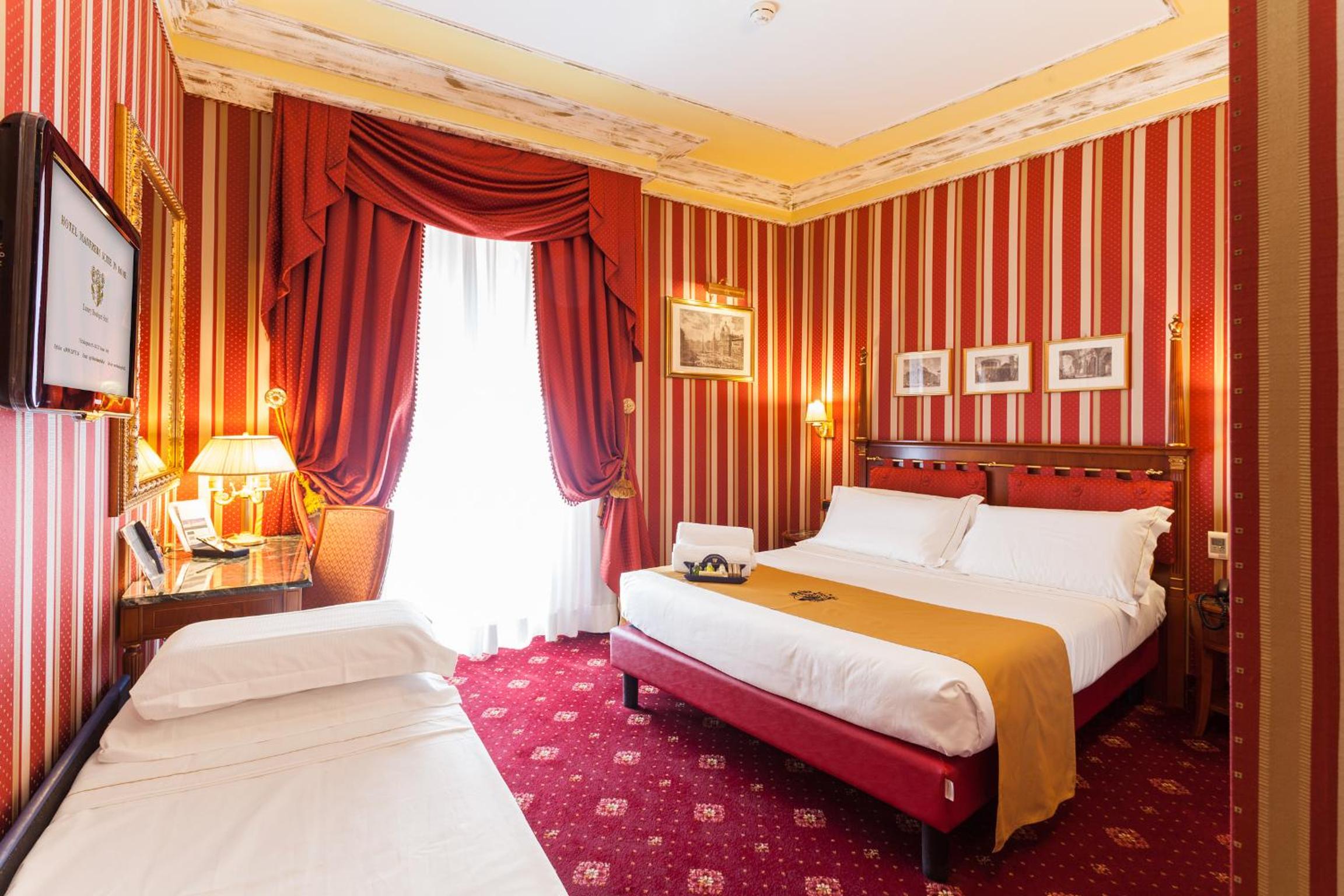 Deluxe Triple Room thumbnail 5