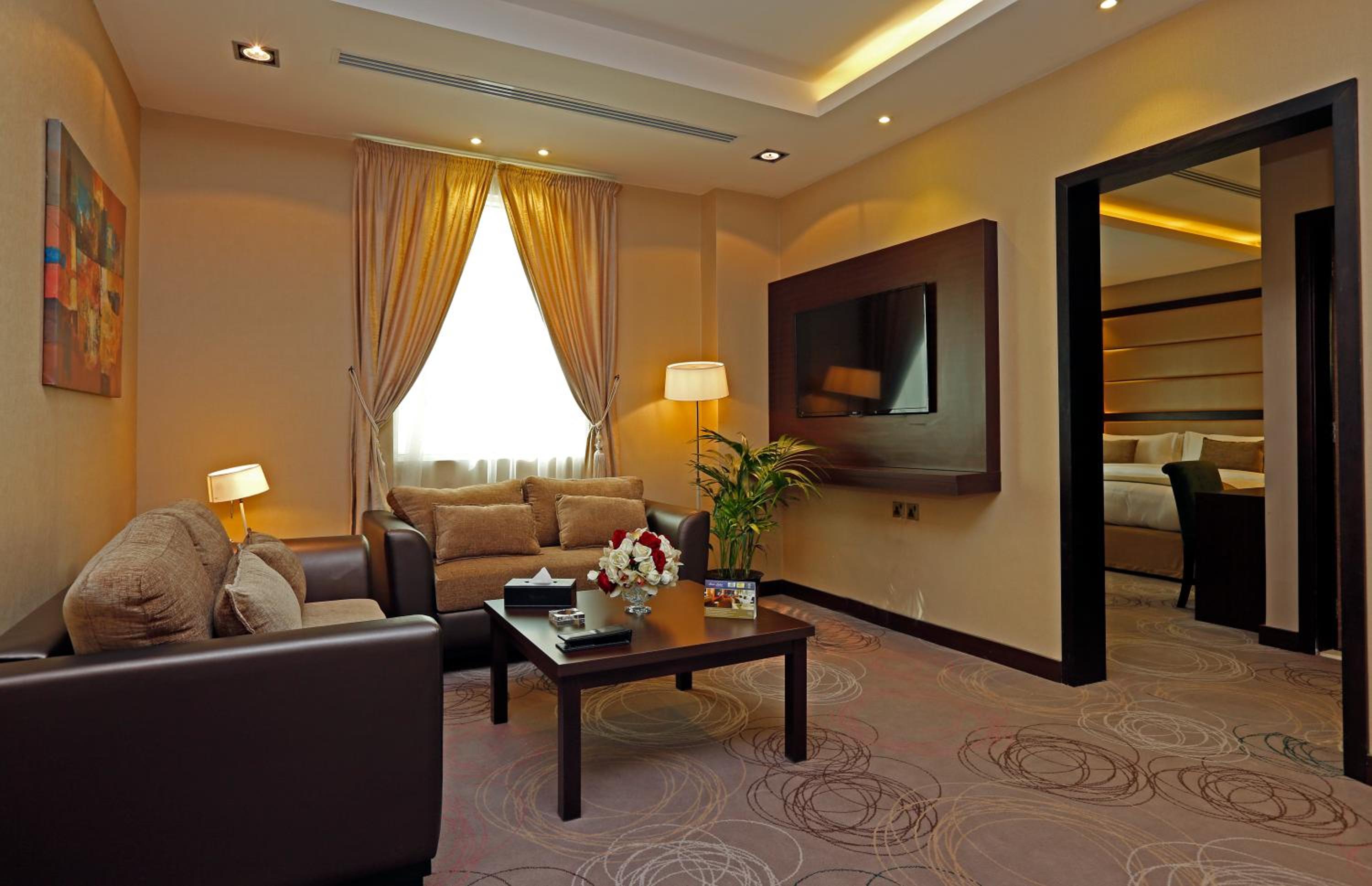 Executive Suite - Photo 6