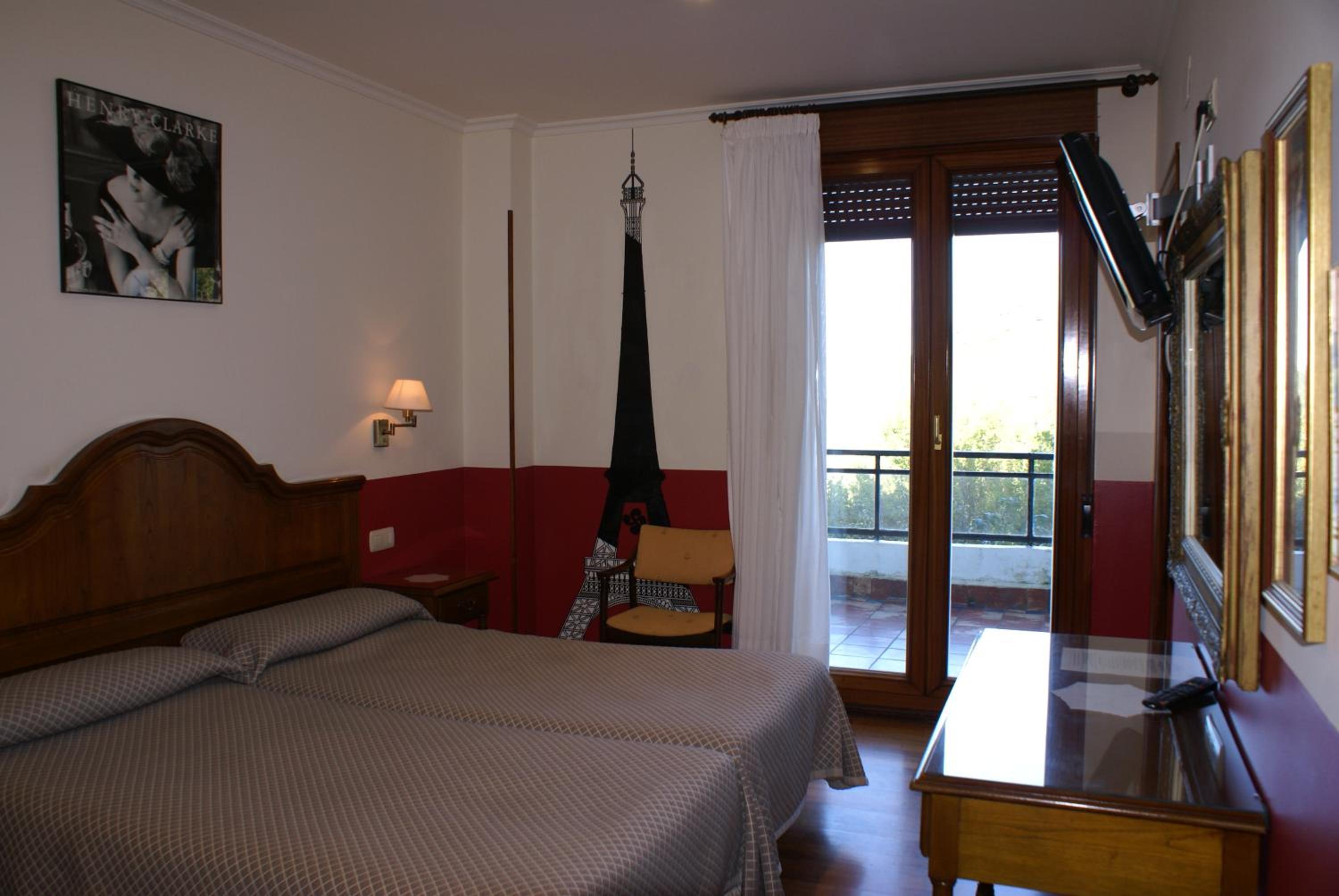 Double or Twin Room with Sea View - Photo 5