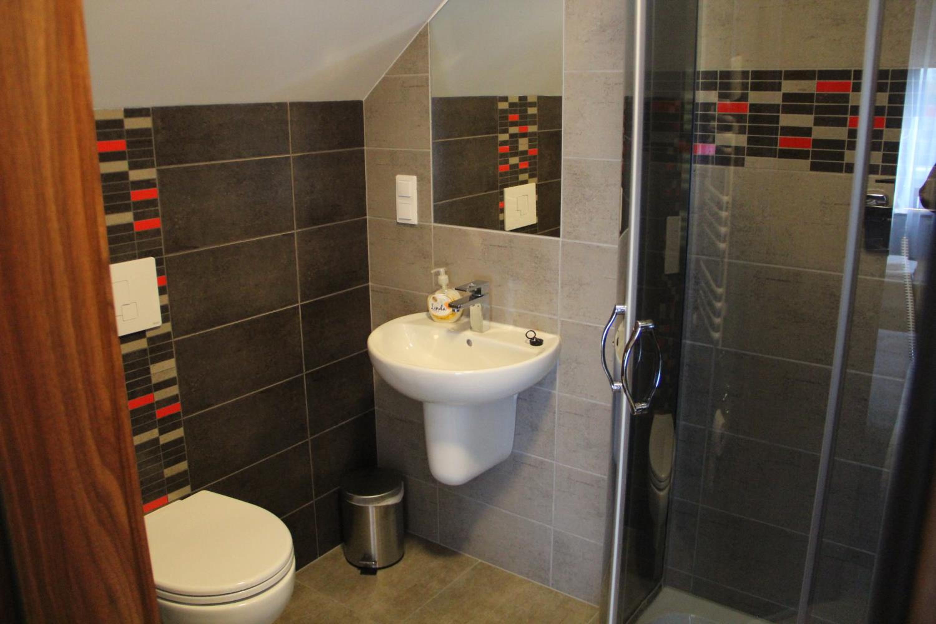 Triple Room with Balcony - Photo 8
