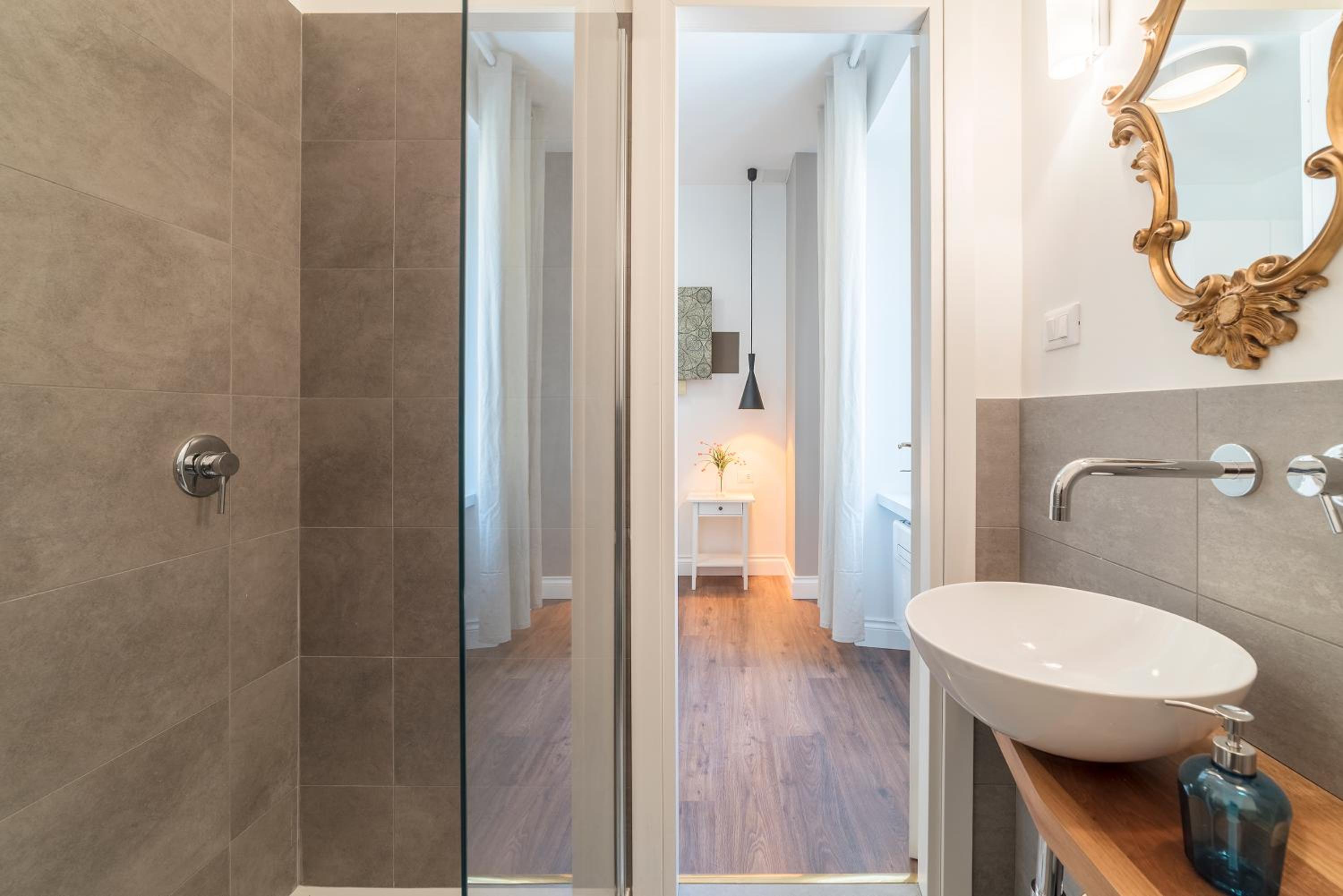 Single Room with Private Bathroom photo 2
