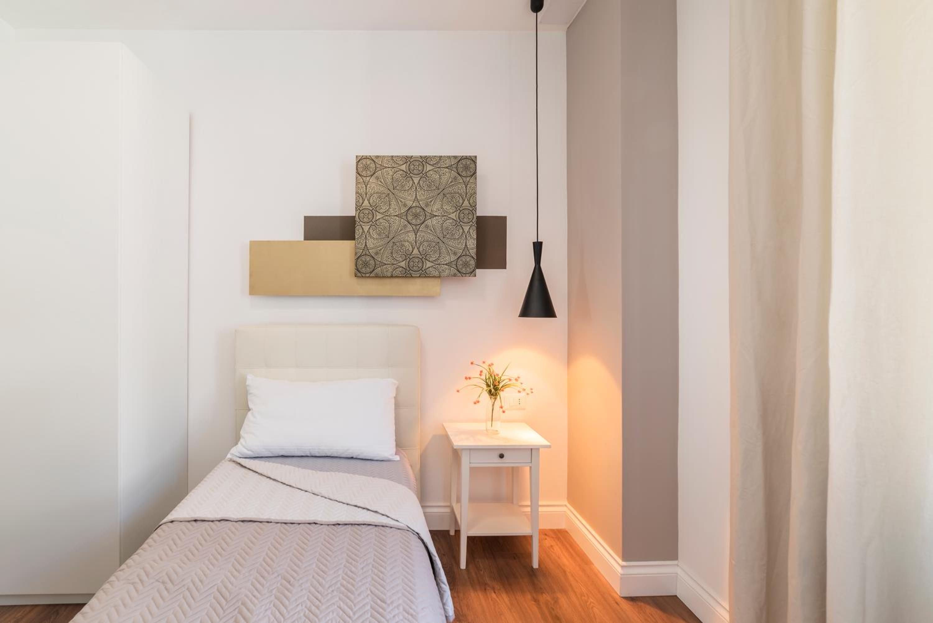 Single Room with Private Bathroom photo 2