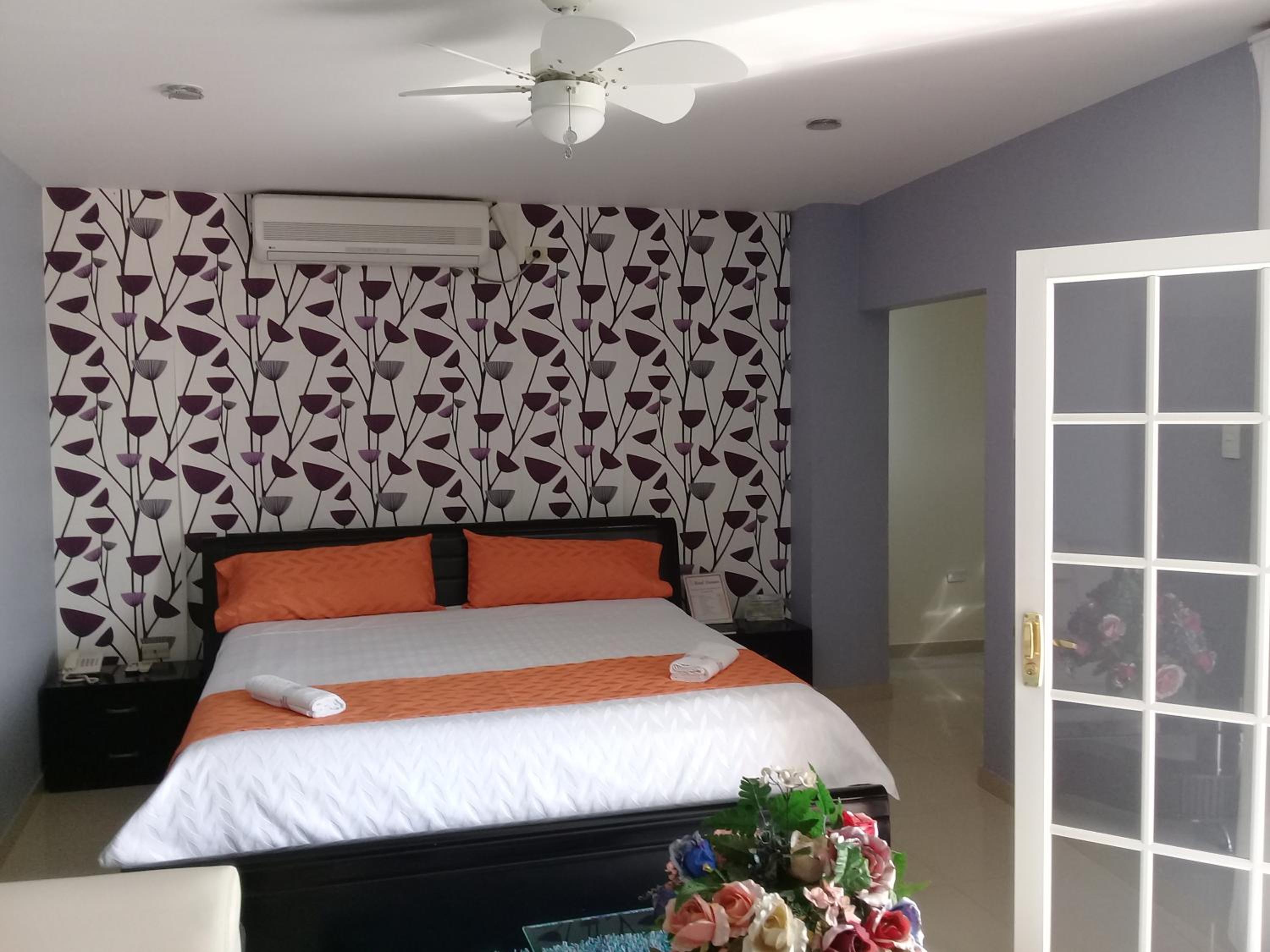 Queen Suite with Spa Bath