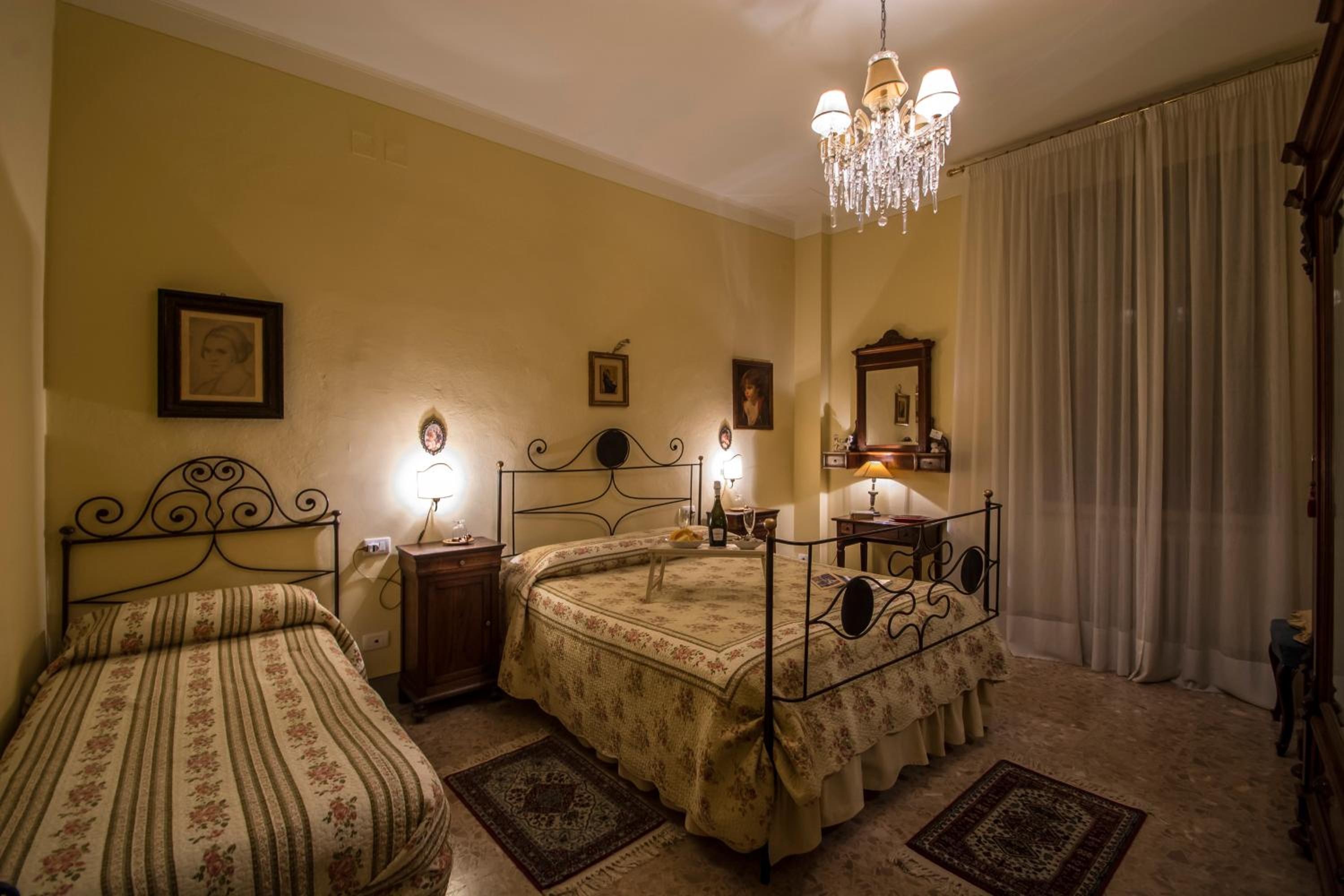 Double Room With Shared Bathroom
