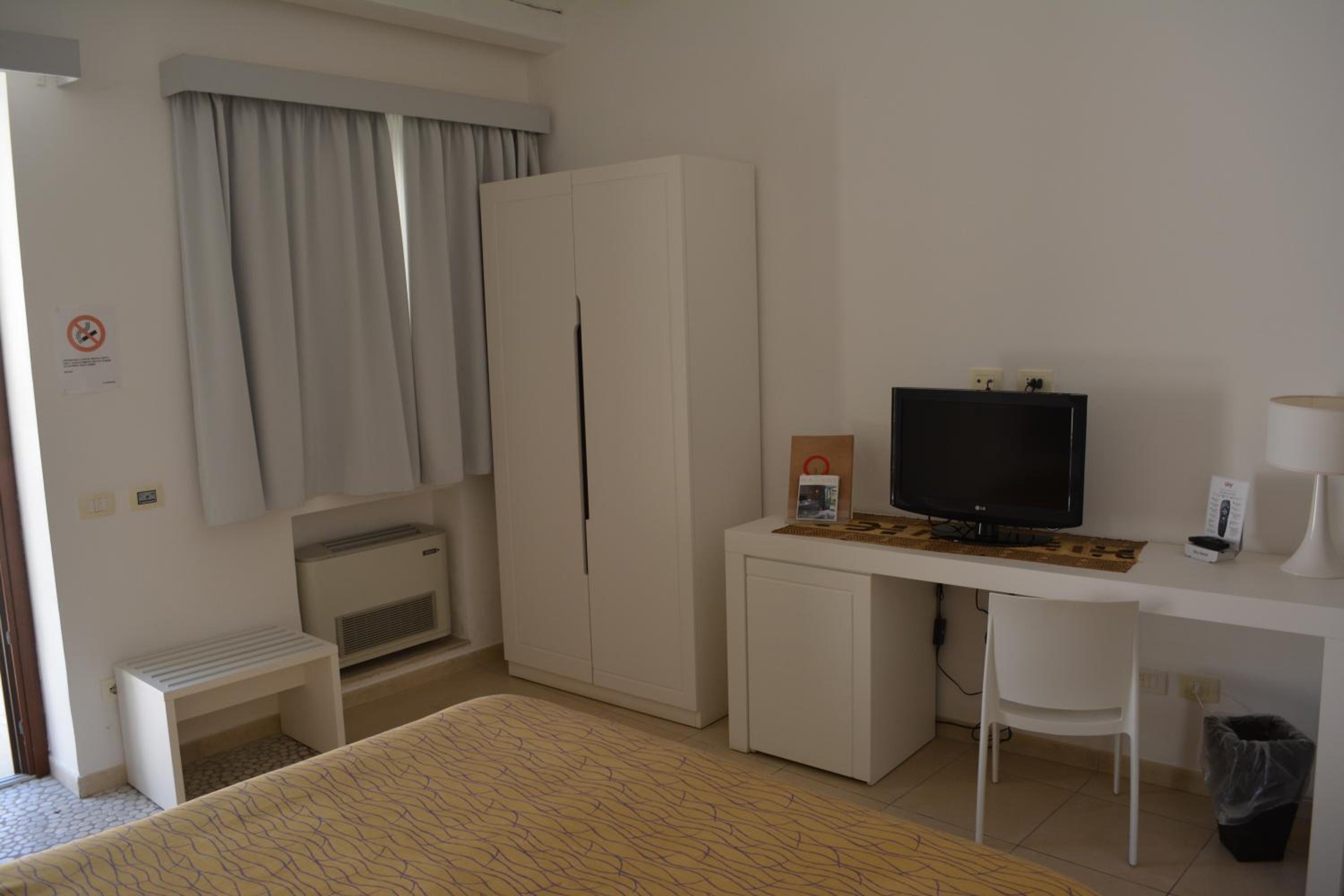Double Room - Photo 3