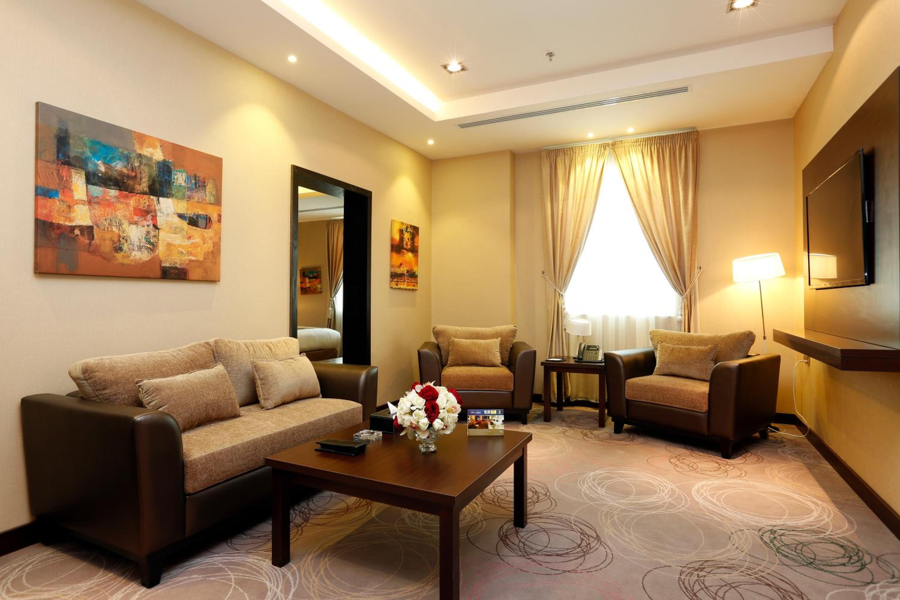 Executive Suite - Photo 3