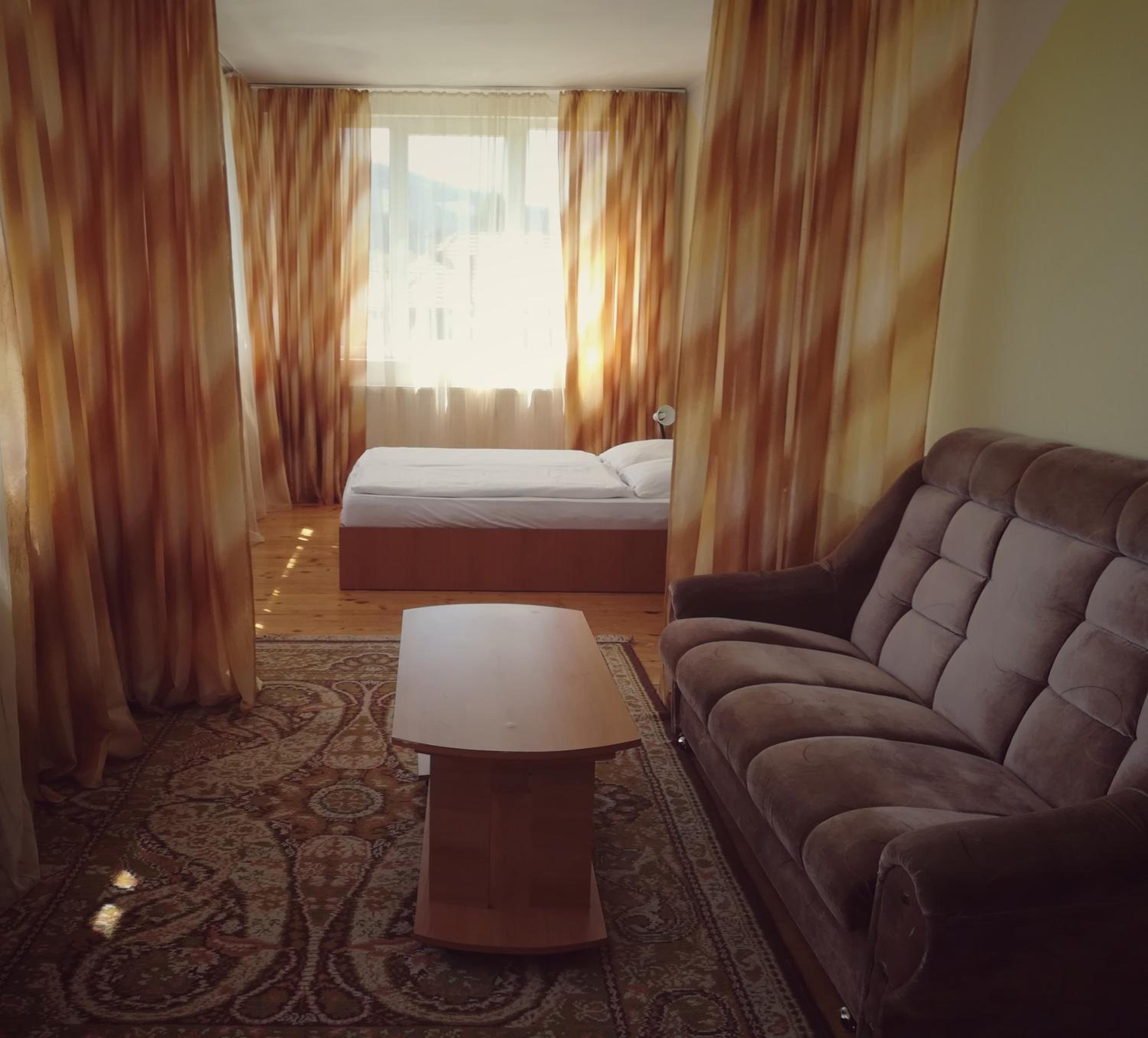 Standard Twin Room with Sofa - Photo 9