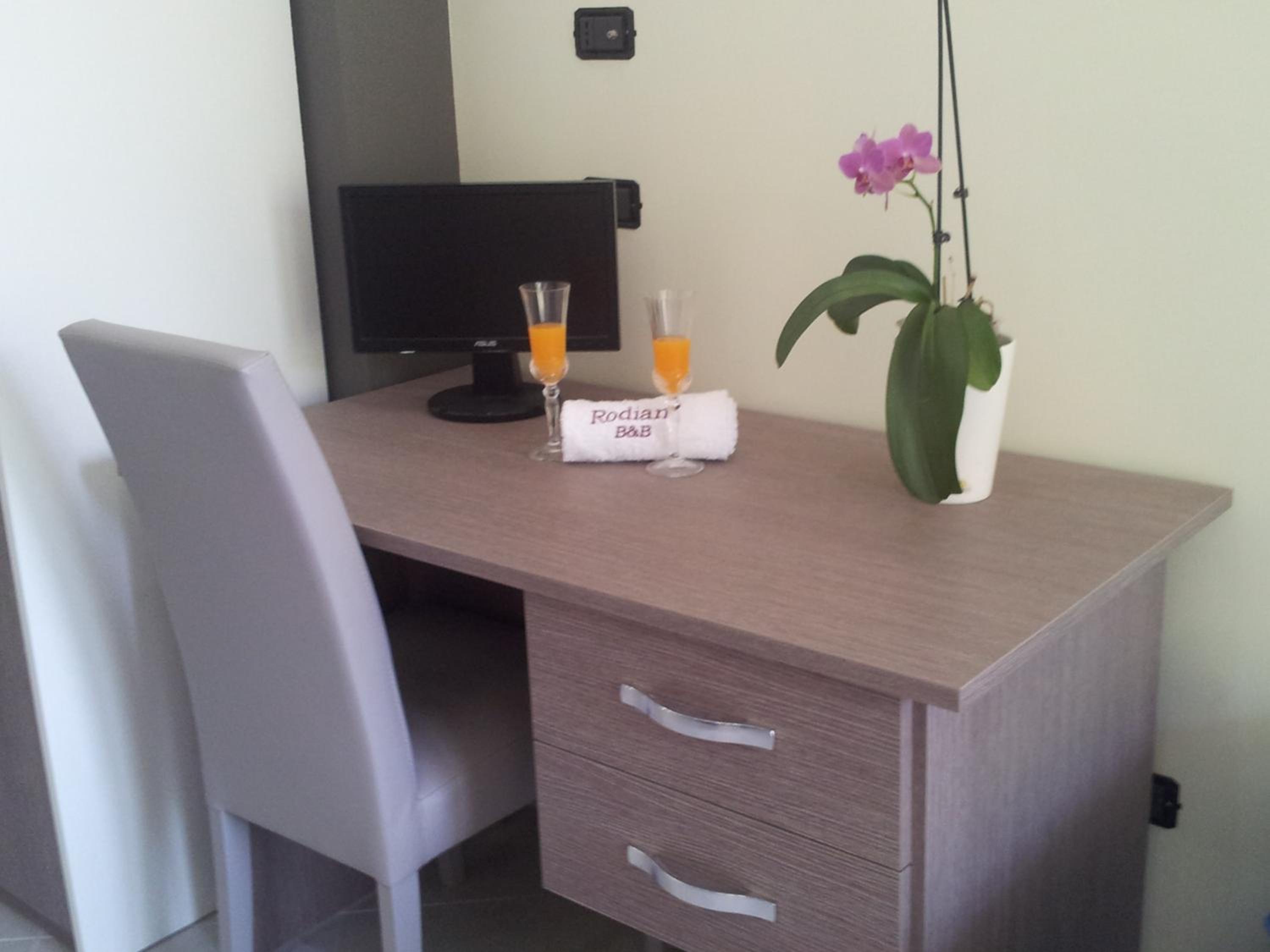 Double Room with Balcony - Photo 5