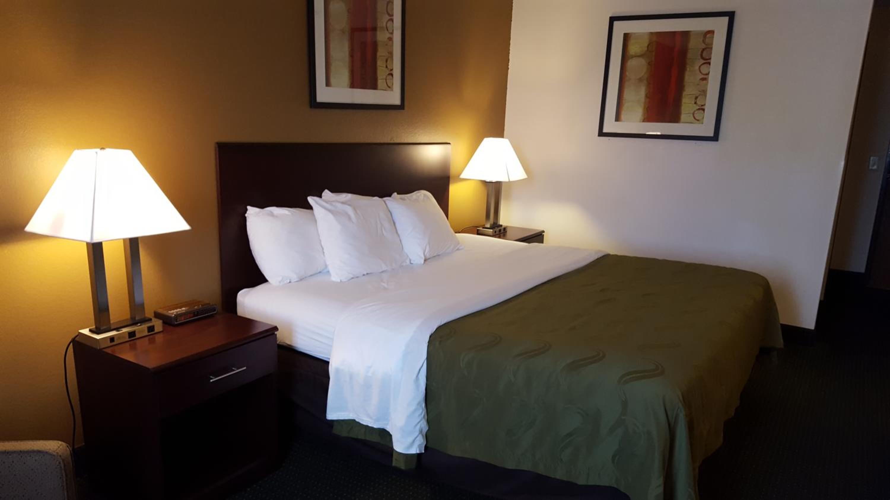 King Room - Non-Smoking - Photo 2