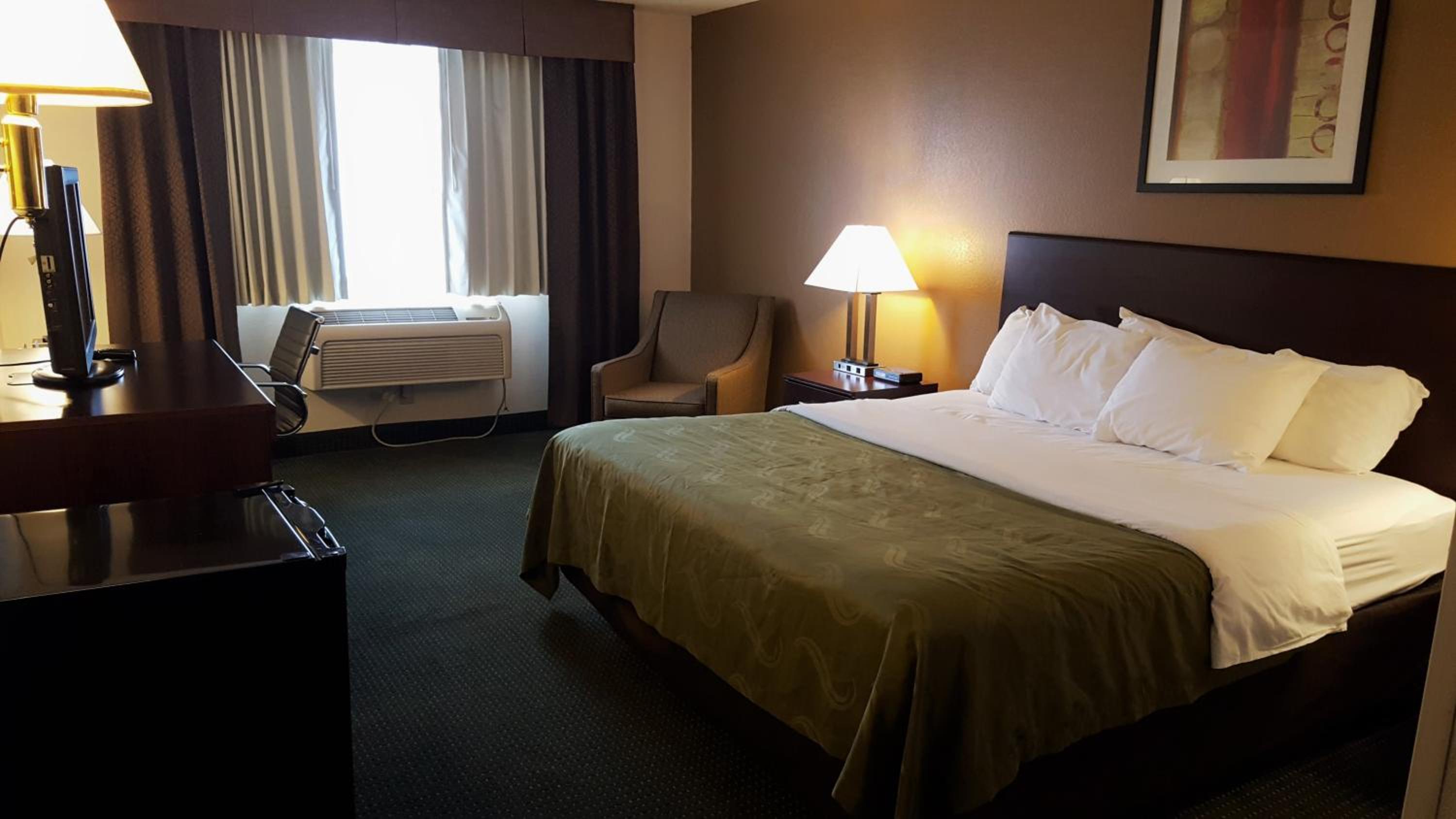 King Room - Non-Smoking - Photo 3