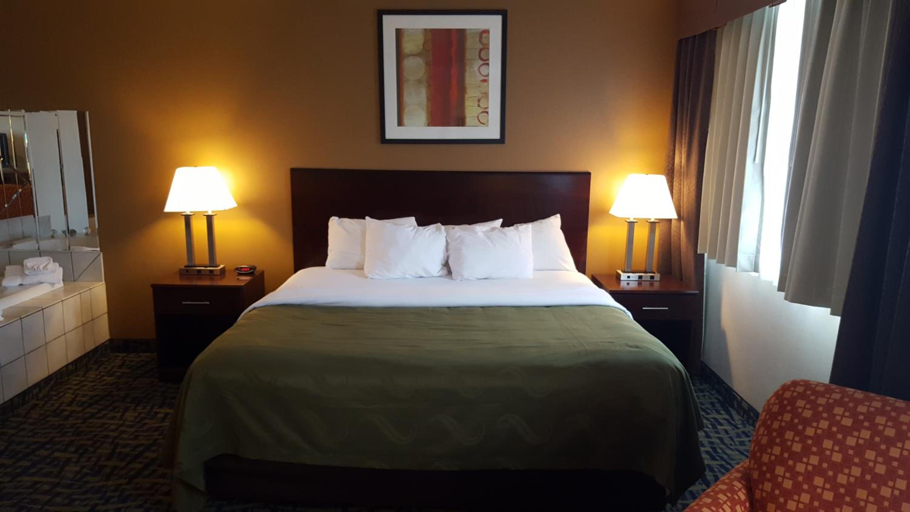 King Room - Non-Smoking - Photo 6