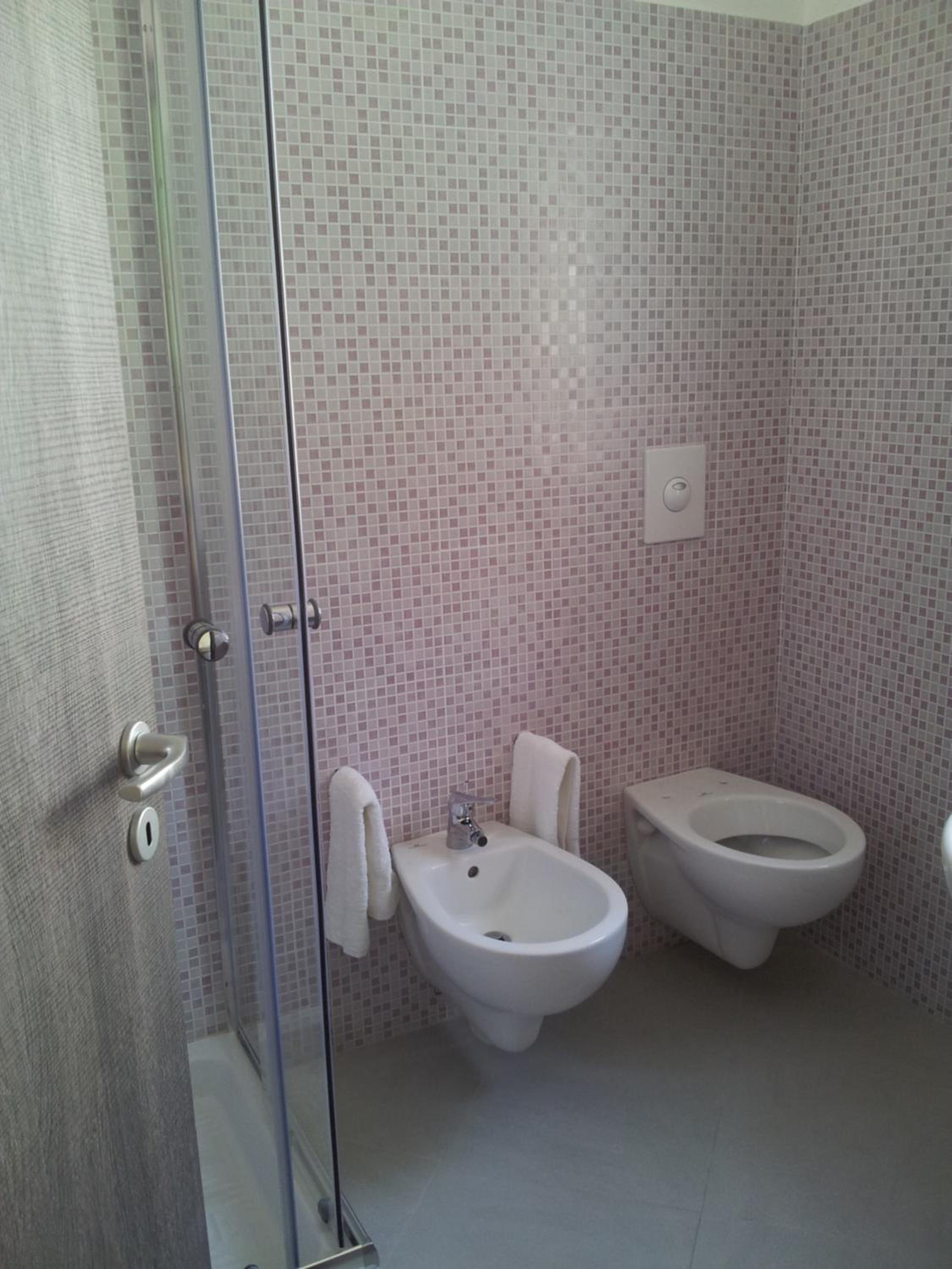 Double Room with Balcony - Photo 7