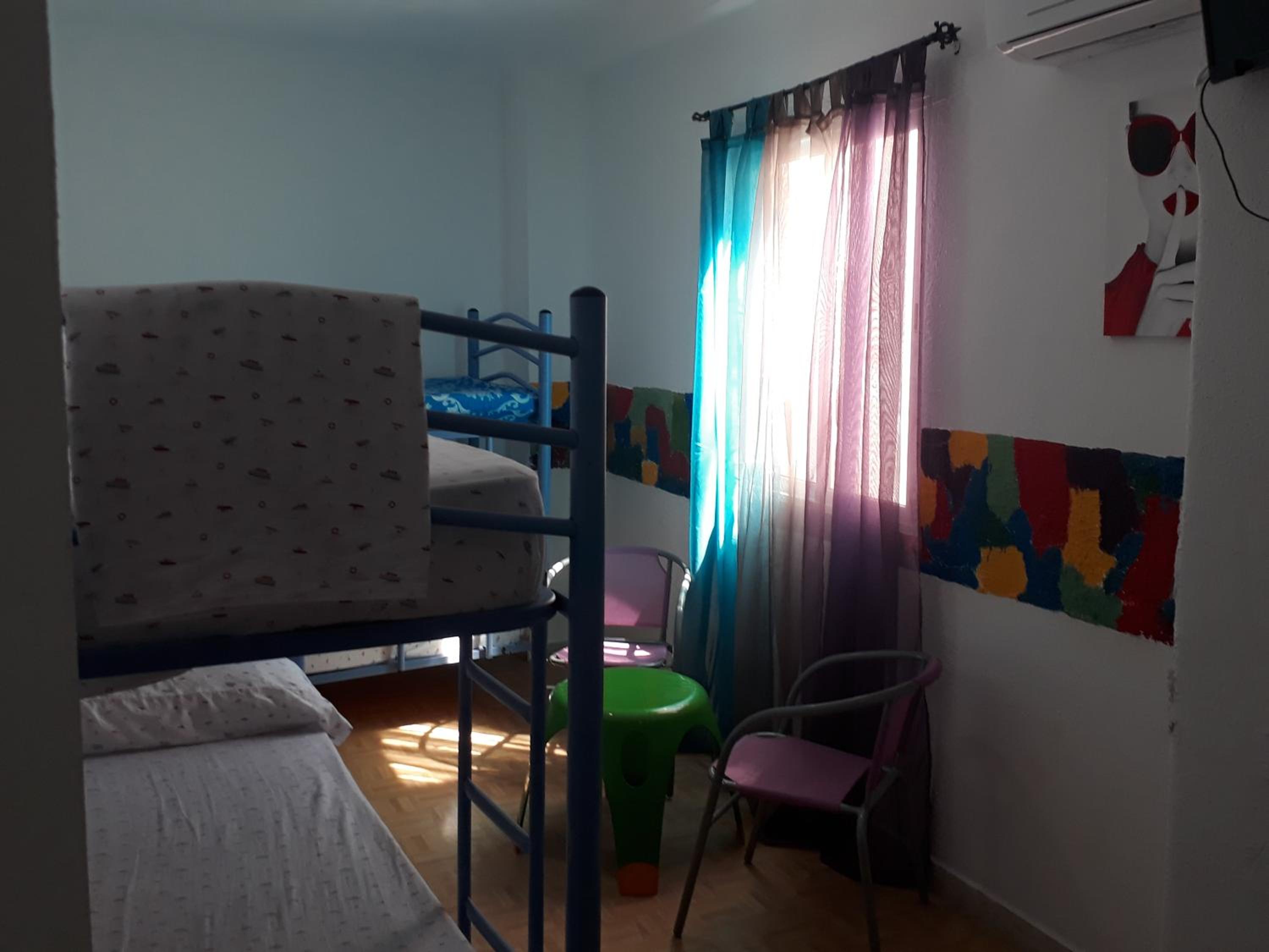 Habitación de alojamiento masculino de 6 camas
