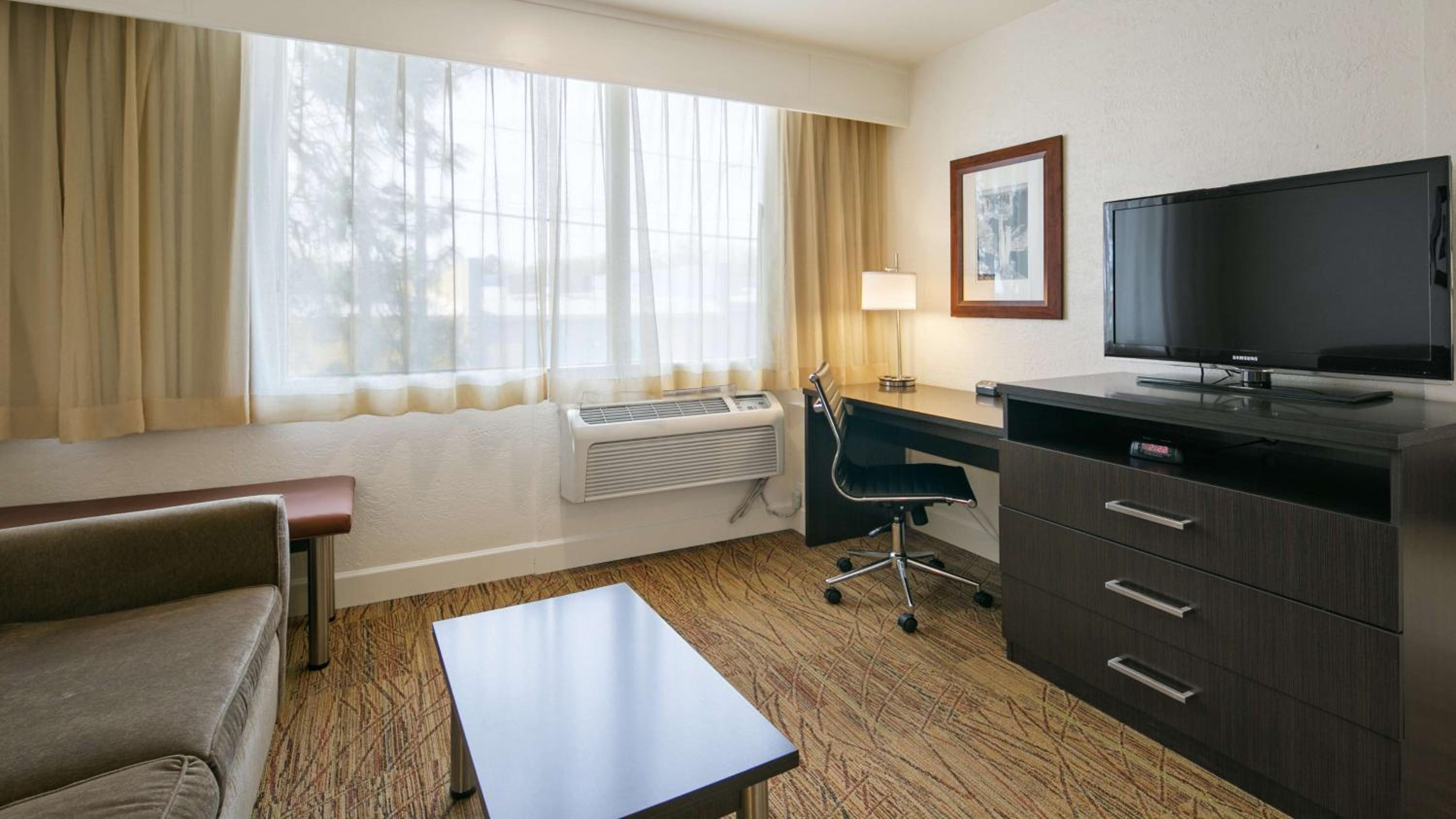 King Suite - Non-Smoking - Photo 1