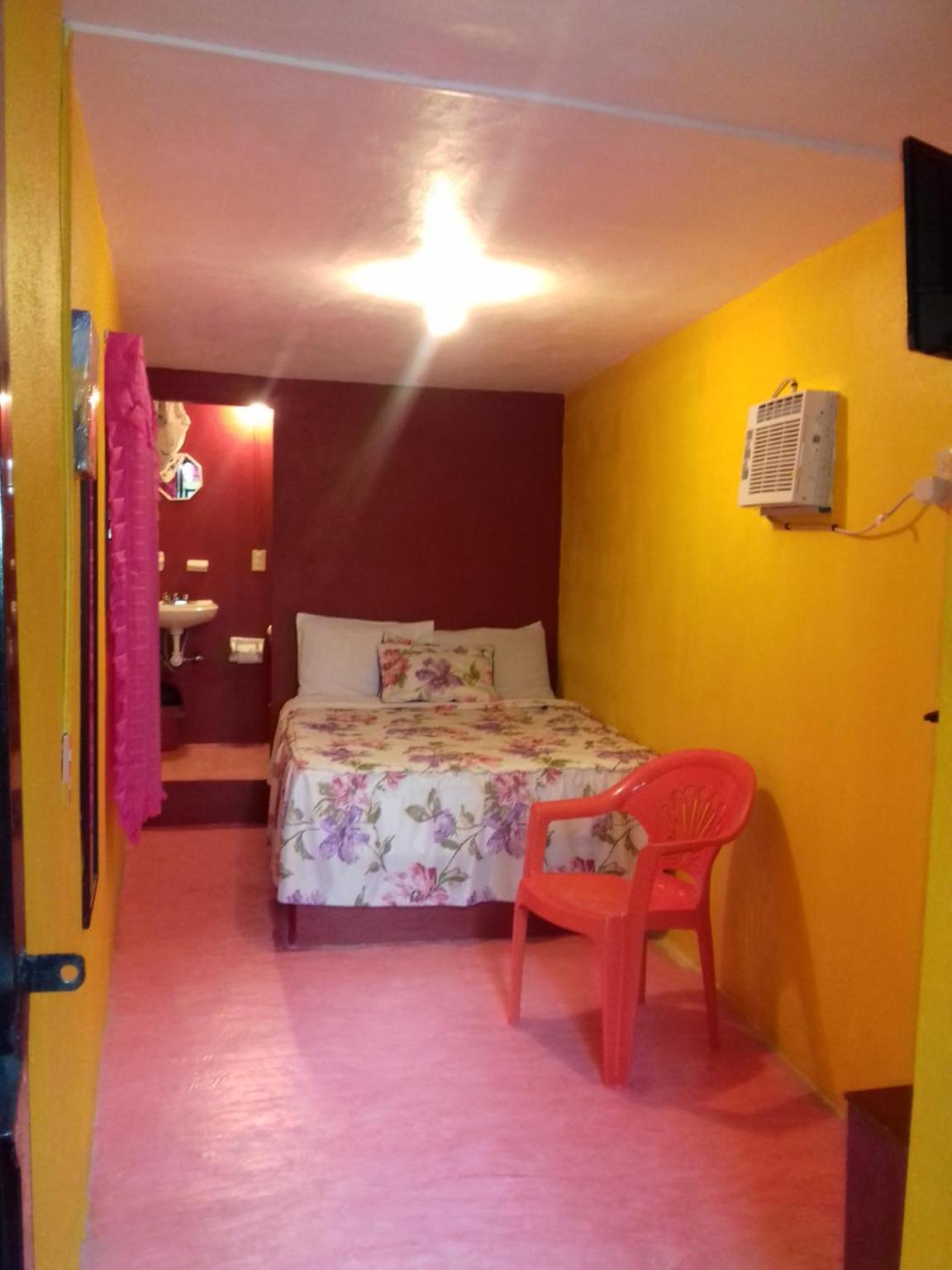 Double Room with Private Bathroom - Photo 5