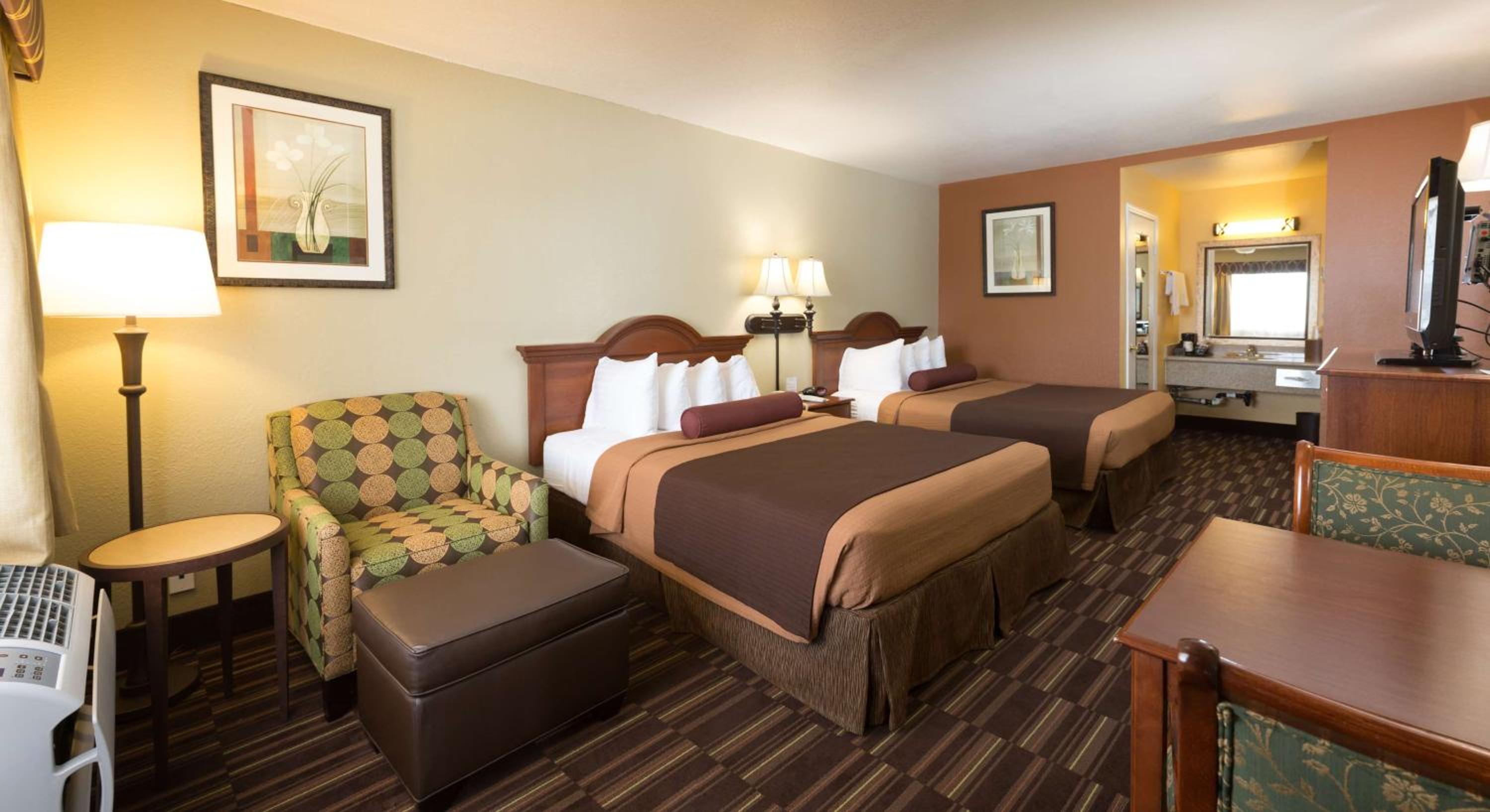 Queen Room with Two Queen Beds - Photo 1