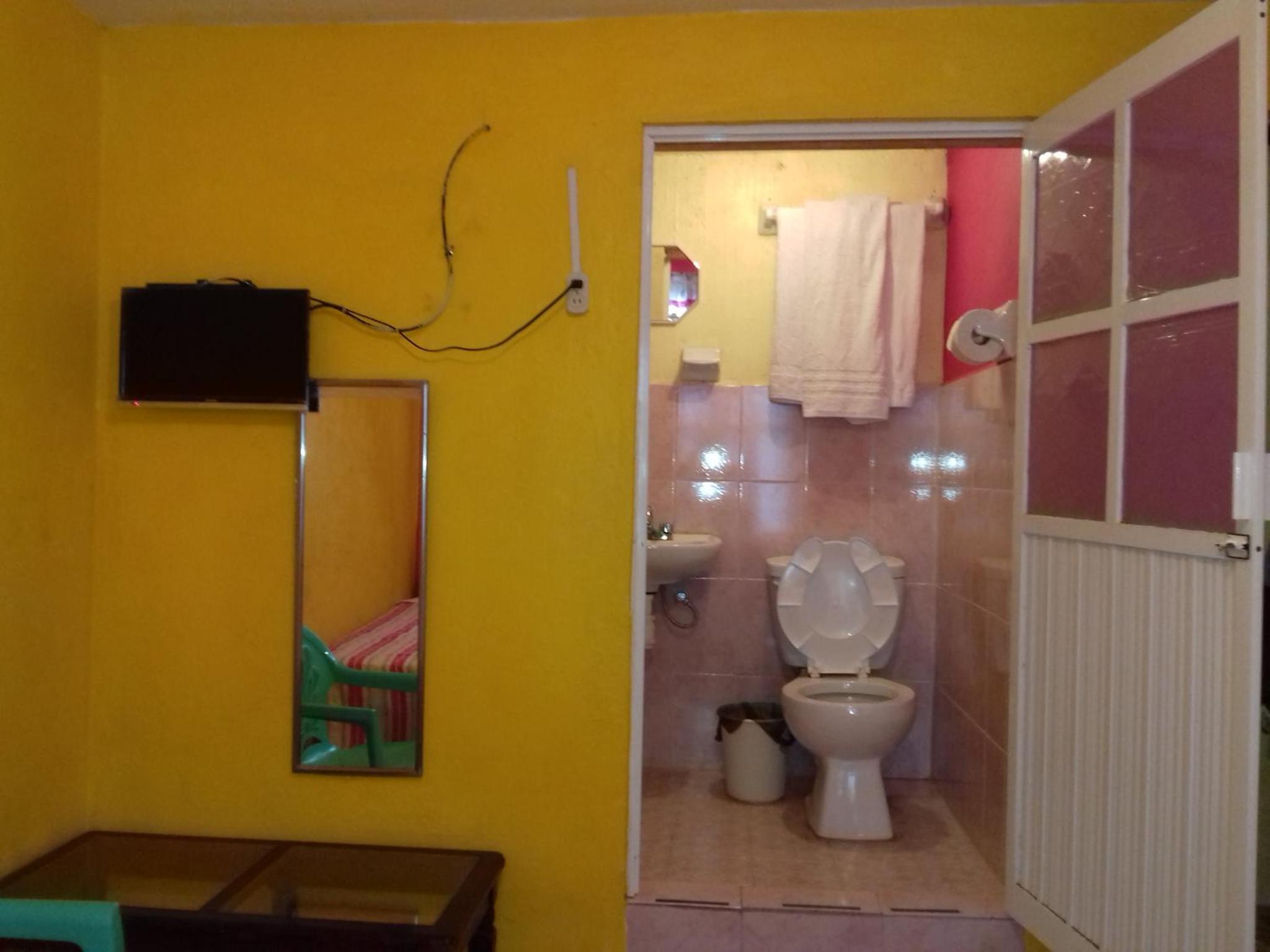 Double Room with Private Bathroom - Photo 4