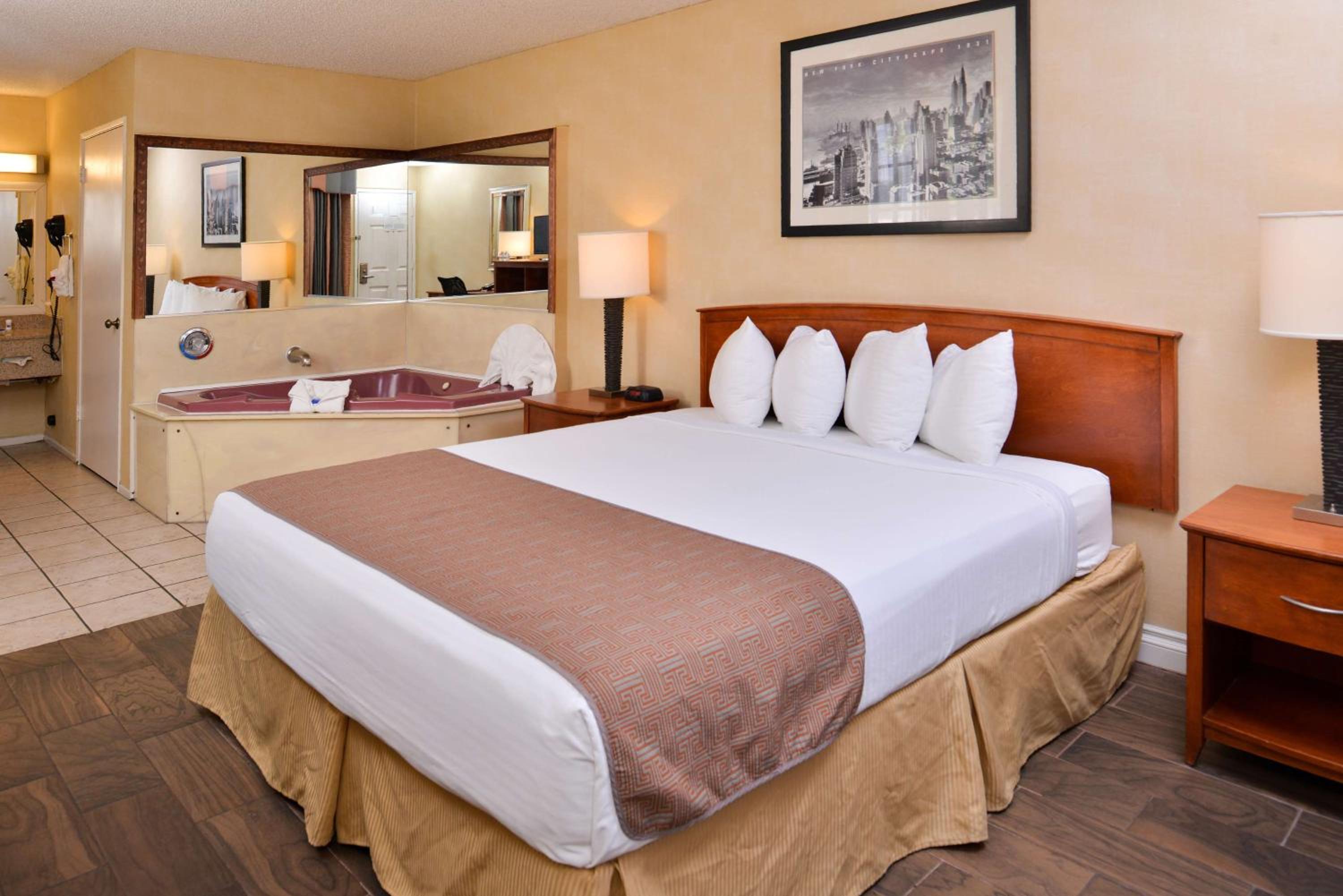 King Room with Spa Bath - Photo 1