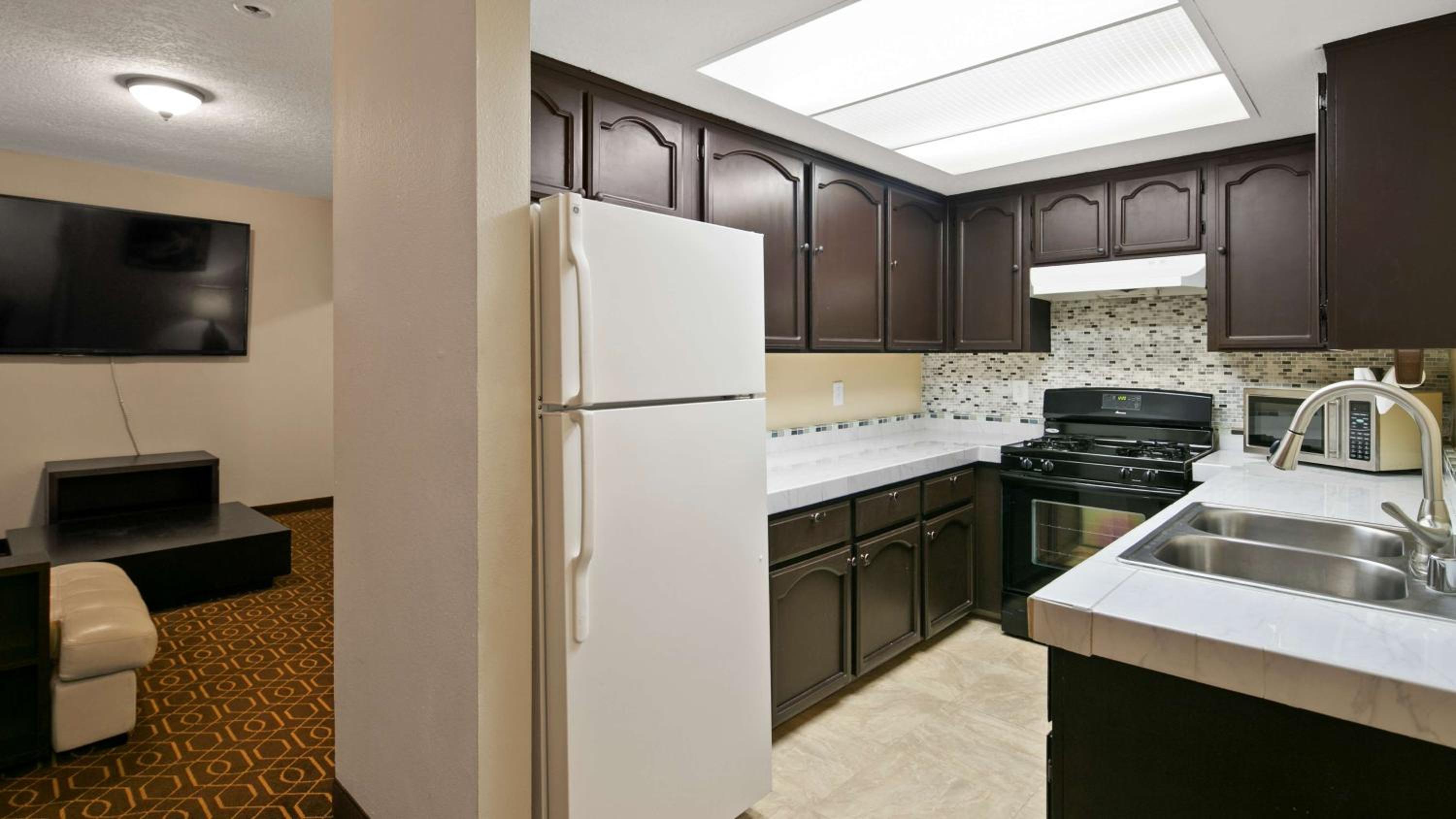 Executive King Suite - Non-Smoking - Photo 5