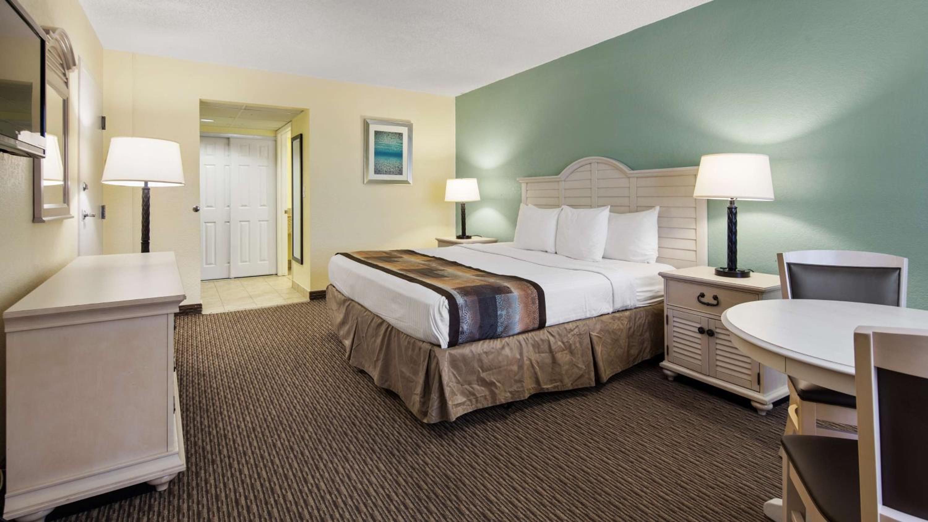 King Room With Roll-In Shower - Disability Access - Non Smoking
