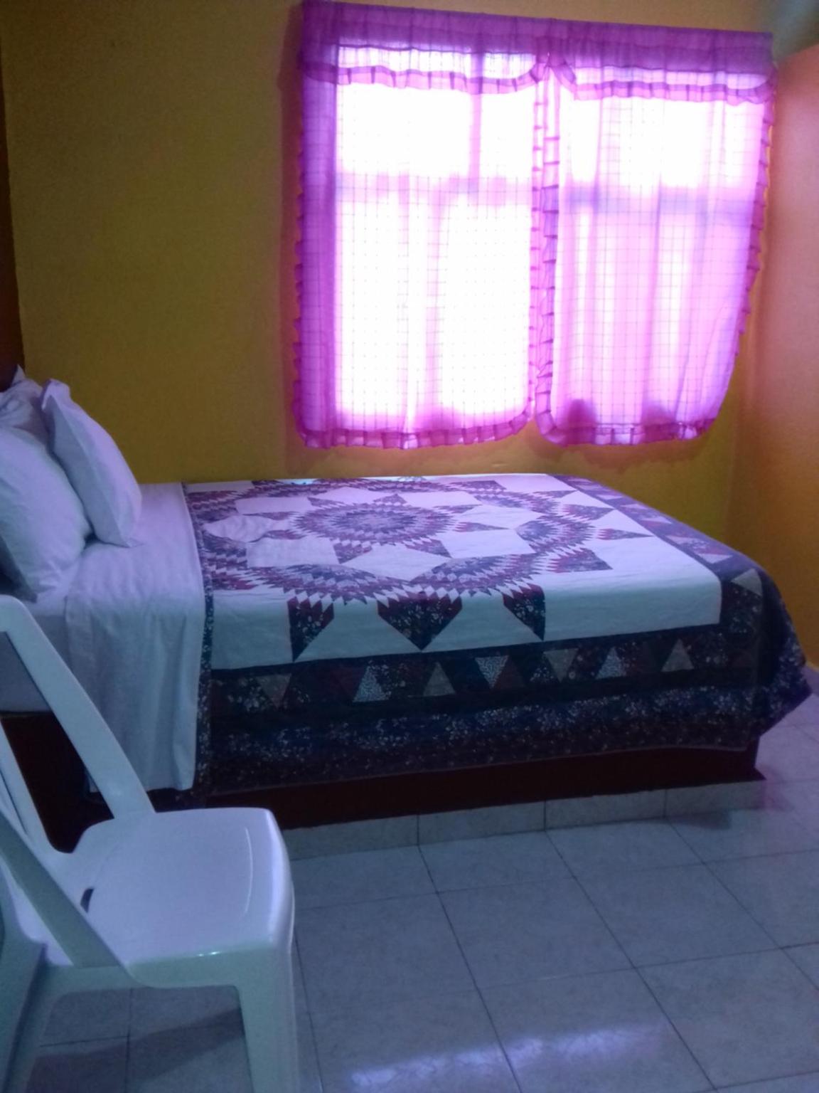 Double Room with Private Bathroom - Photo 2
