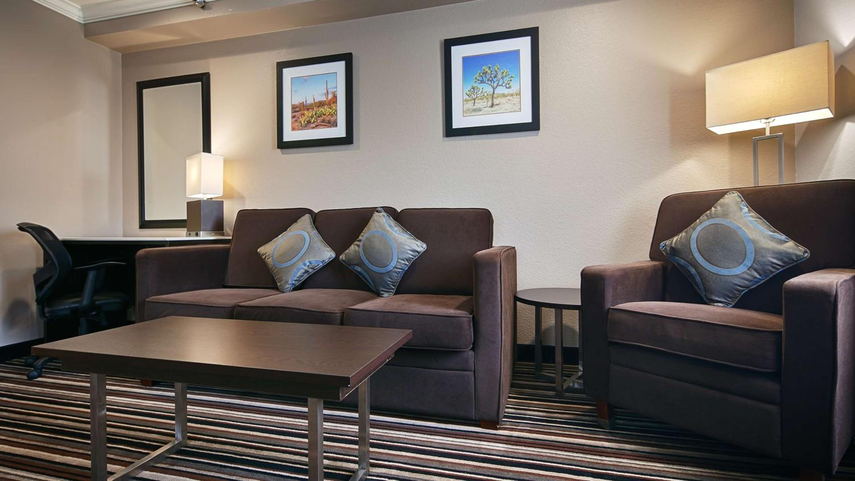 King Suite with Fireplace - Non-Smoking - Photo 1