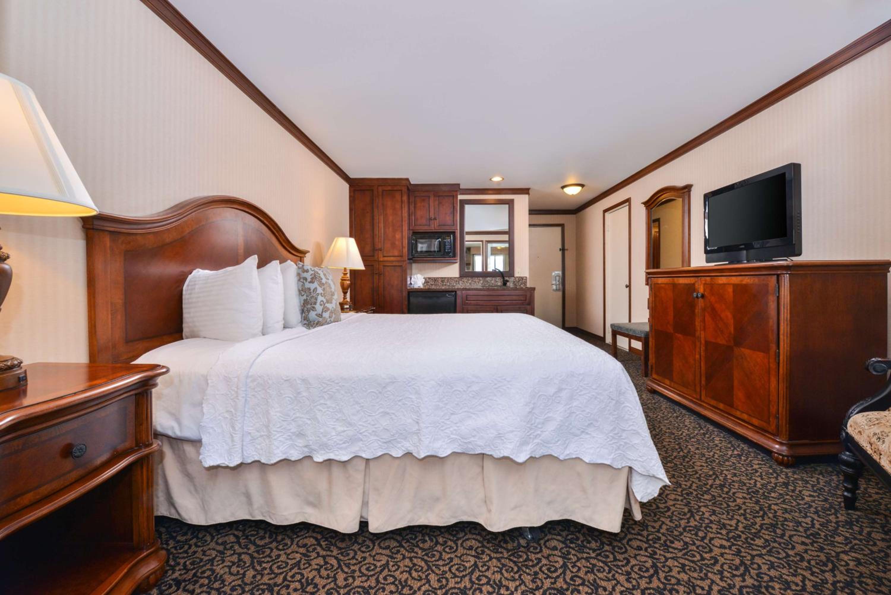 King Room With Fireplace - Non Smoking