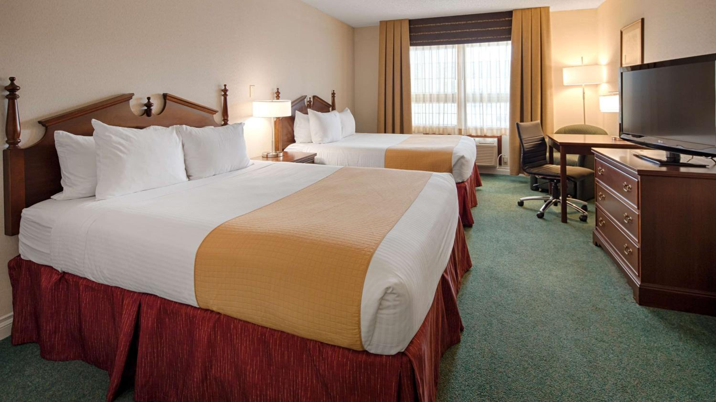 Queen Room with Two Queen Beds - Non-Smoking - Photo 1