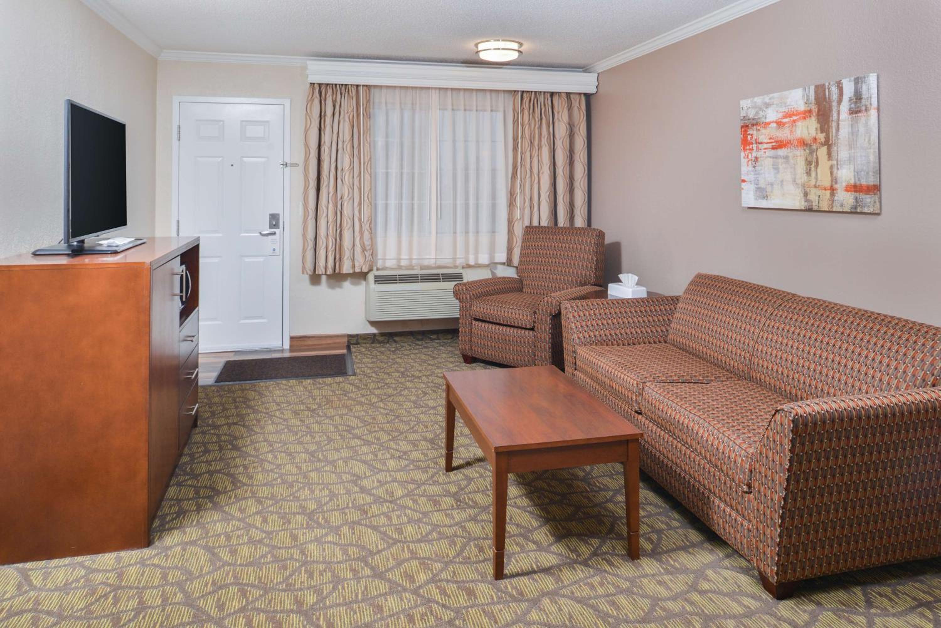 Suite with Hot Tub and Sofa Bed - Non-Smoking - Photo 4