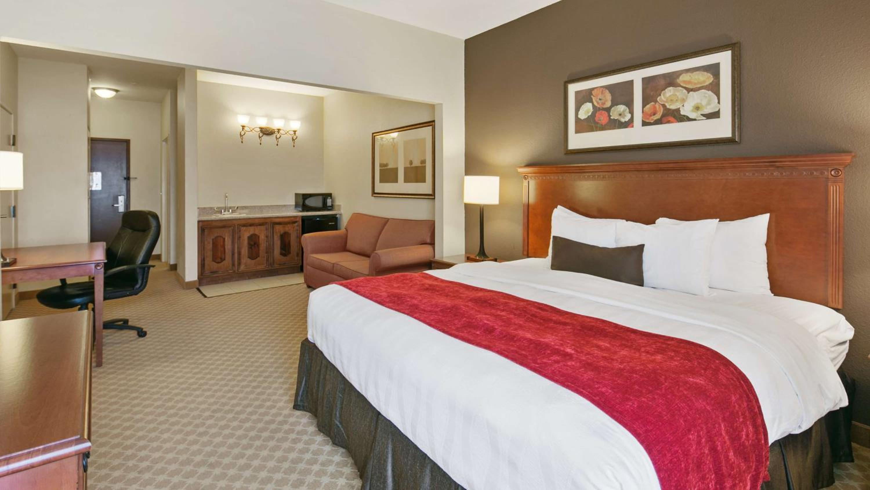 King Suite with Sofa Bed - Photo 3