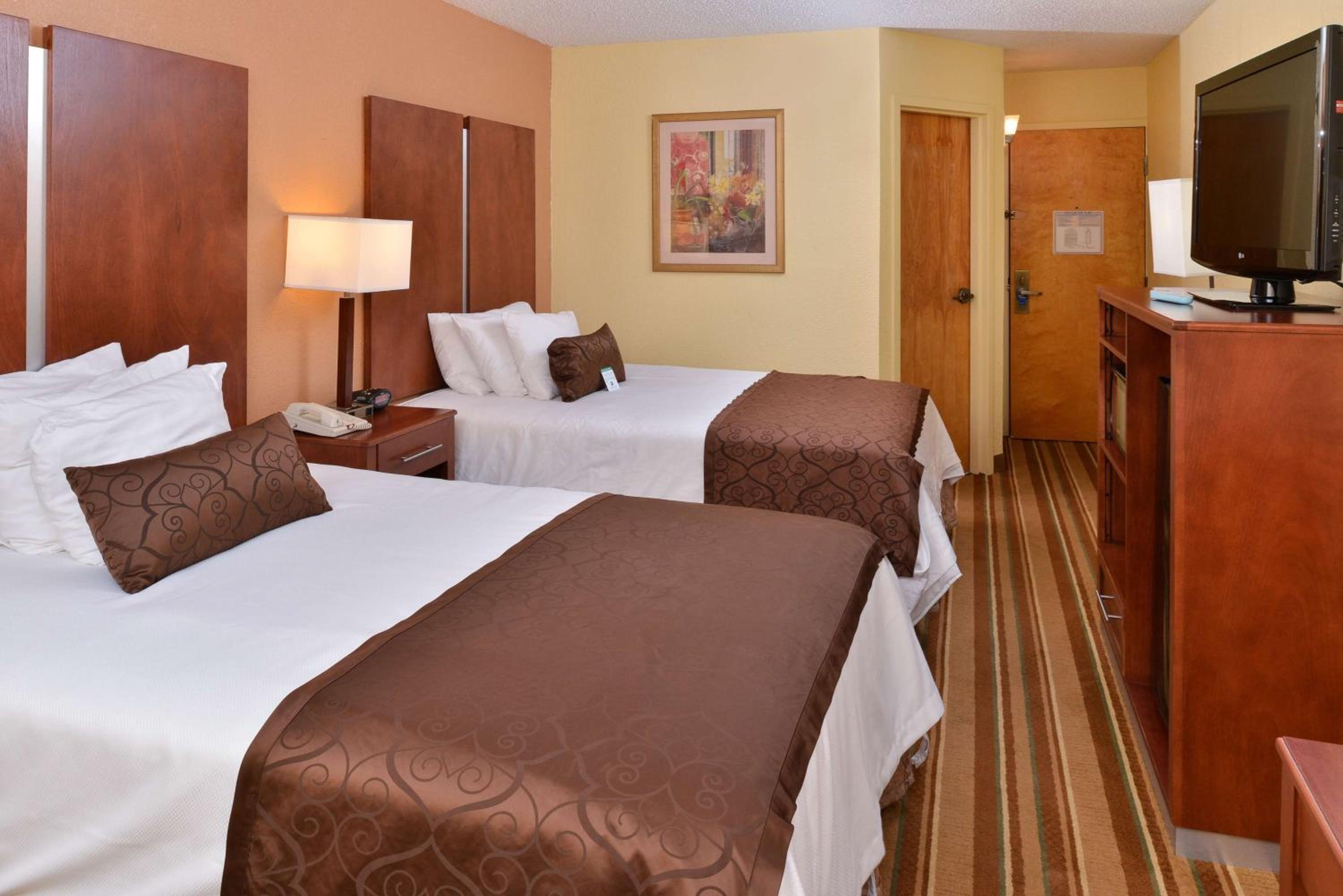 Double Room with Two Double Beds - Non-Smoking - Photo 3