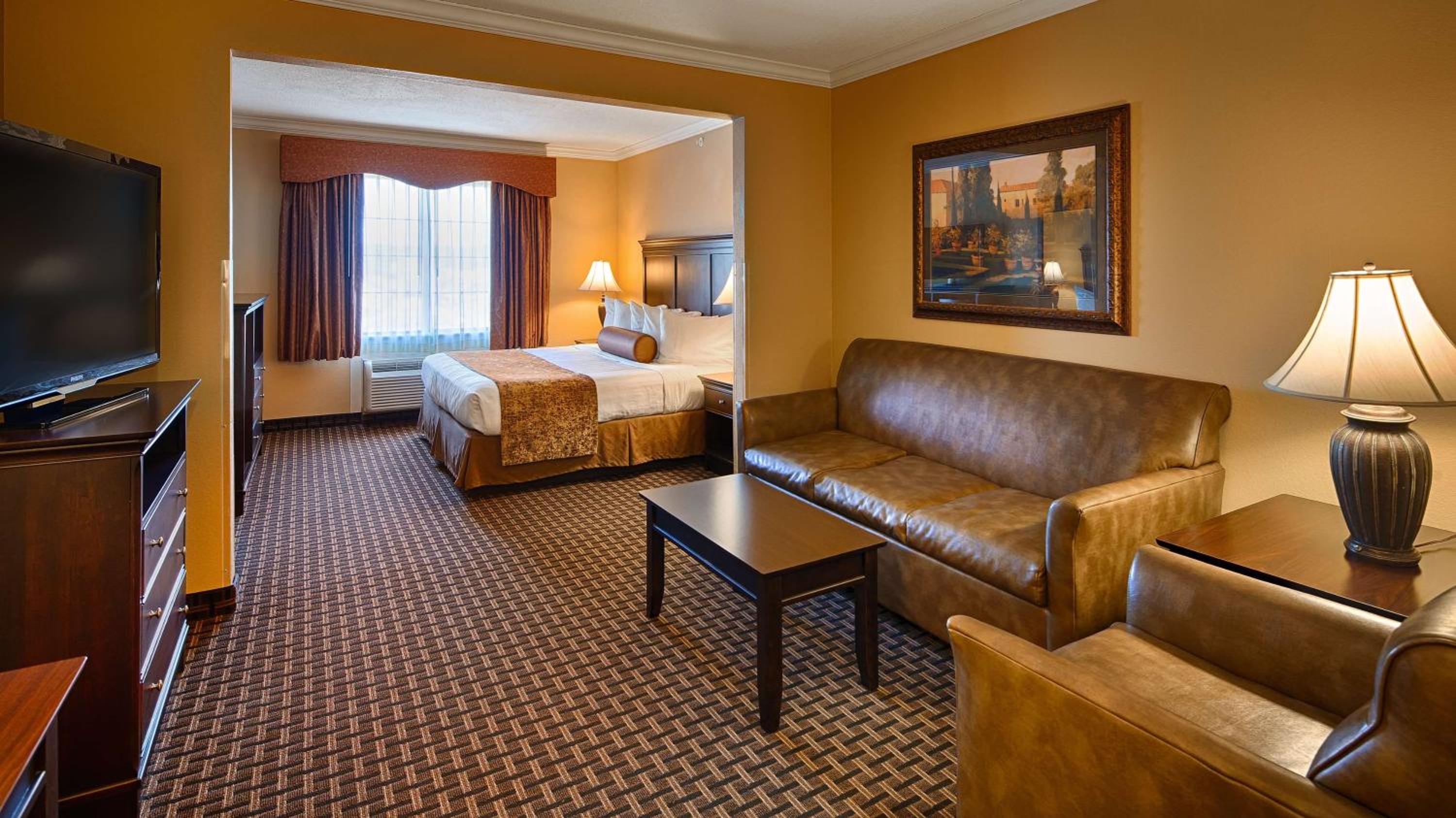 Large King Room - Non-Smoking photo 2