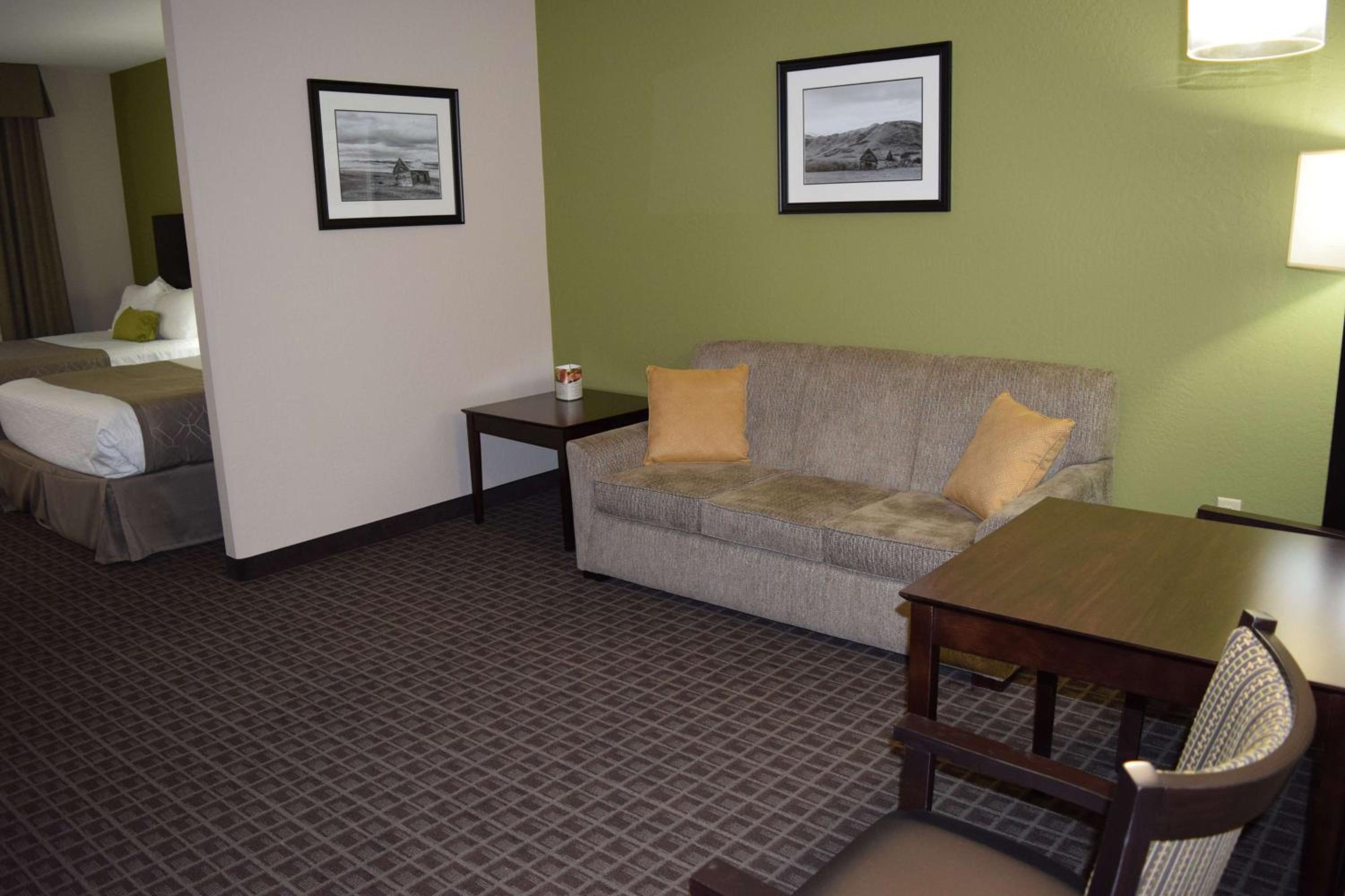 Queen Suite With Two Queen Beds And Sofa Bed - Roll-In Shower/Disability Access photo 2
